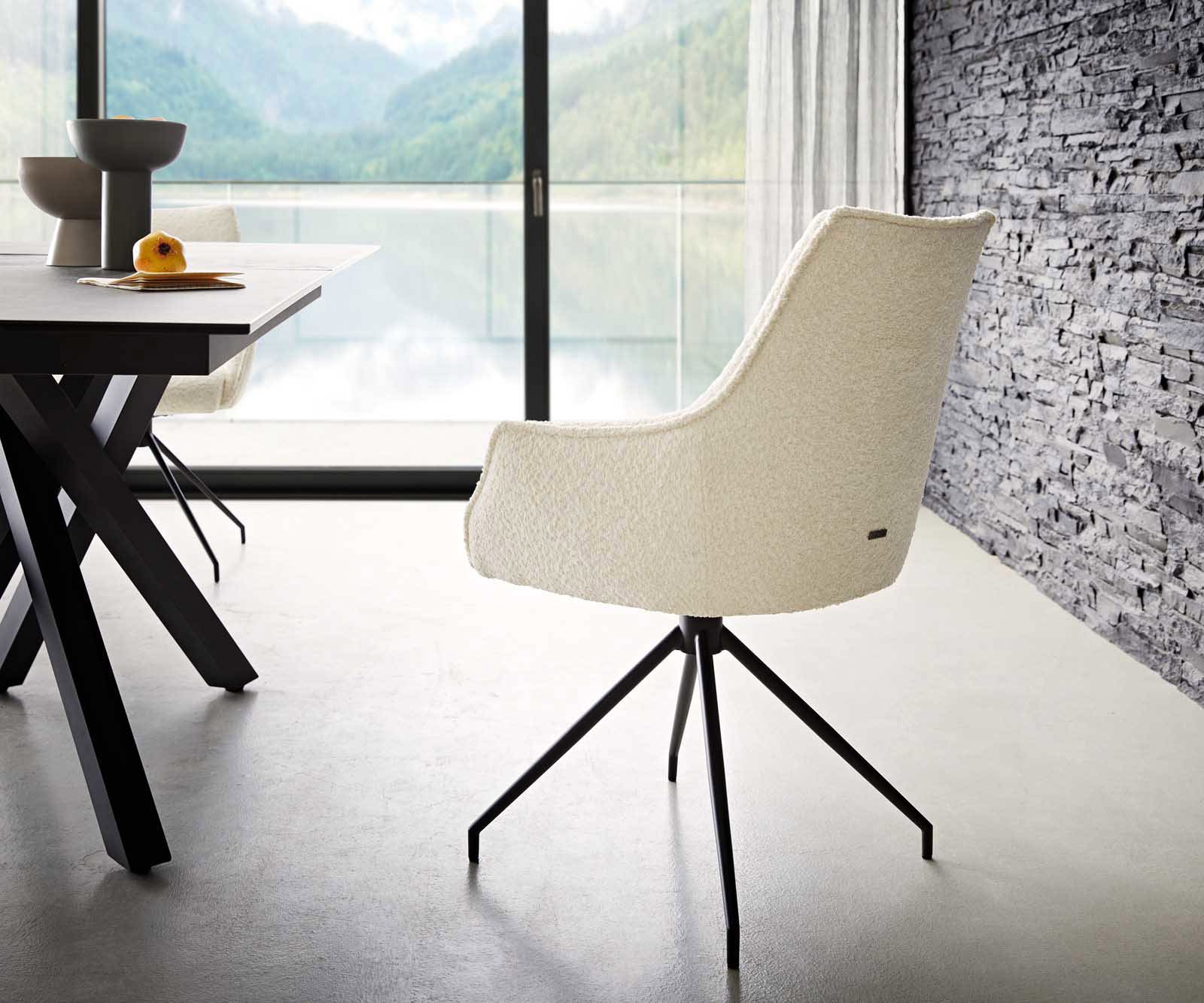 Chaise-pivotante Alja-Flex avec accoudoirs bouclé blanc pied croisé conique noir pivotement sur 180° ressorts ensachés 4 Chaise-pivotante Alja-Flex avec accoudoirs bouclé blanc pied croisé conique noir pivotement sur 180° ressorts ensachés 4