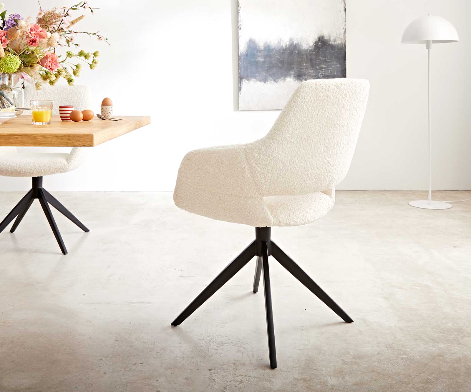 Chaise-pivotante Yago-Flex avec accoudoirs bouclé blanc pied croisé large noir pivotement sur 360° ressorts ensachés 2 Chaise-pivotante Yago-Flex avec accoudoirs bouclé blanc pied croisé large noir pivotement sur 360° ressorts ensachés 2