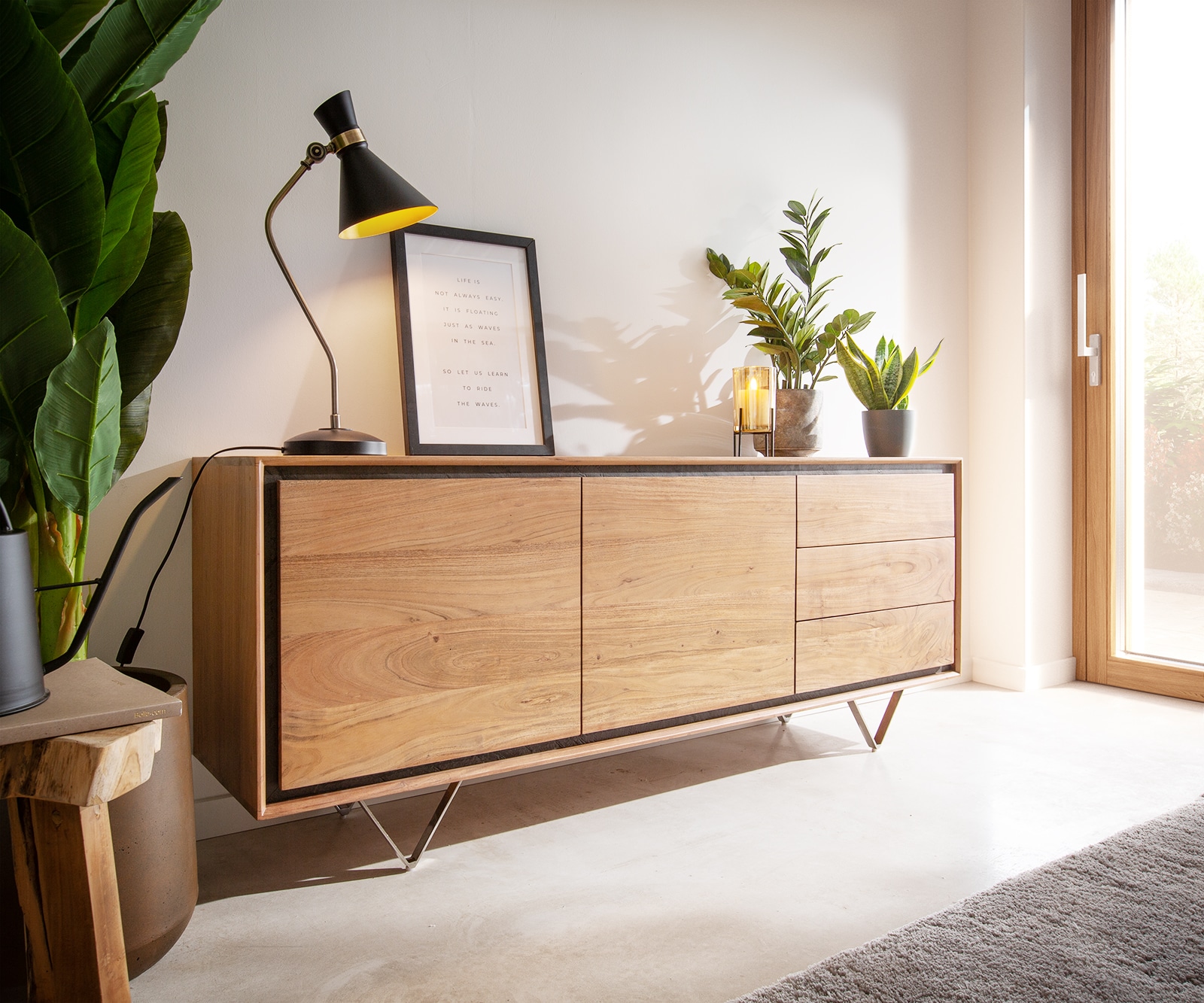 Buffet Stonegrace 175 cm acacia nature 2 portes 3 tiroirs placage en pierre pieds en V Buffet Stonegrace 175 cm acacia nature 2 portes 3 tiroirs placage en pierre pieds en V