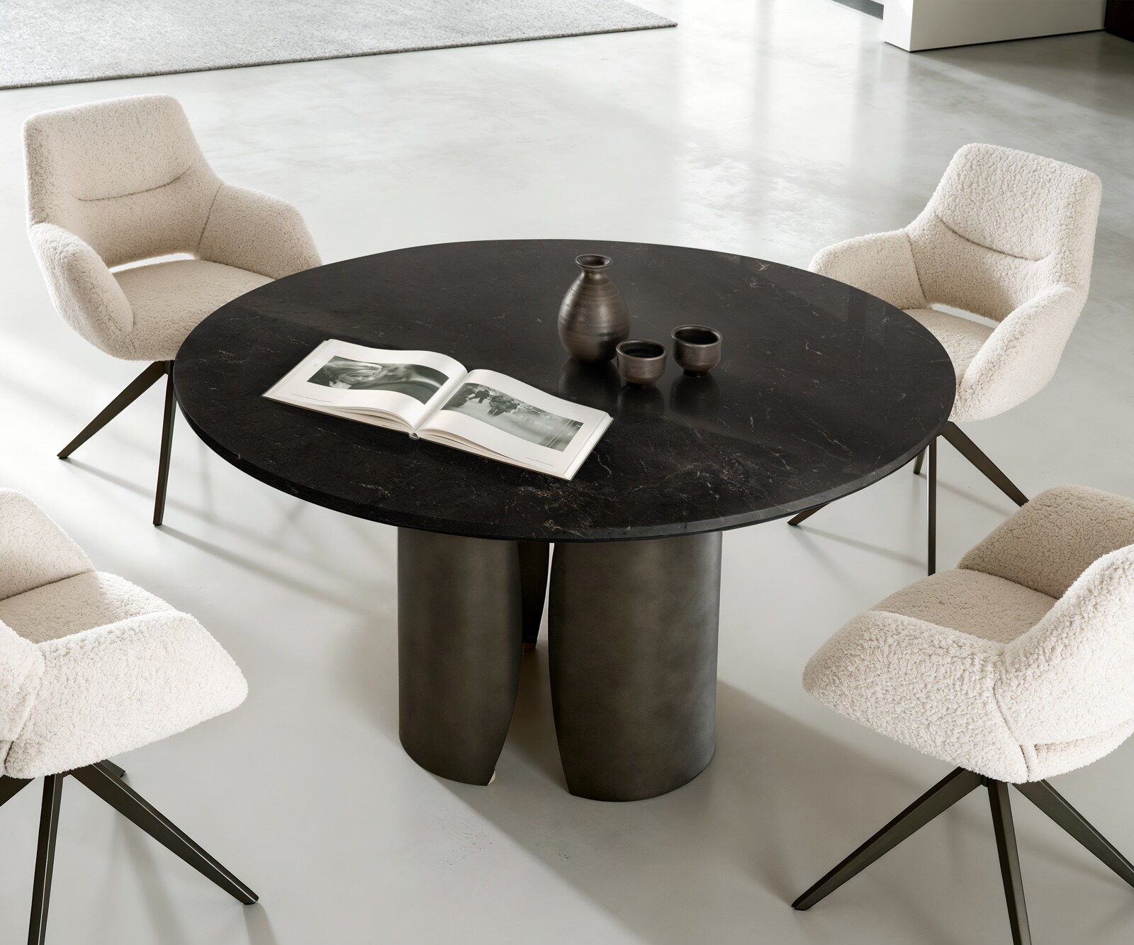 Table-à-manger Adenza ronde 140 x 140 cm marbre noir et or métal noir antique 2