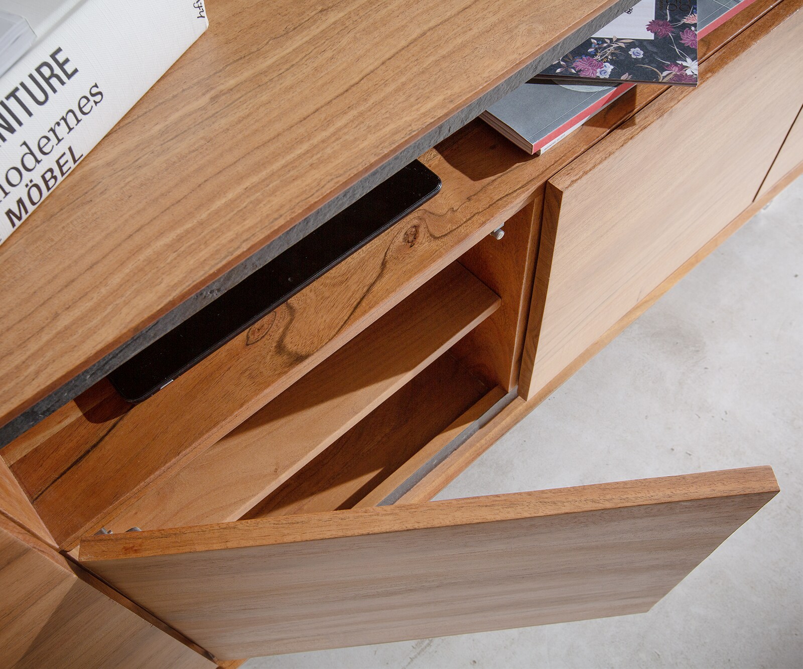 Buffet Stonegrace 175 cm acacia nature 4 portes 1 compartiment placage en pierre pieds en V 4