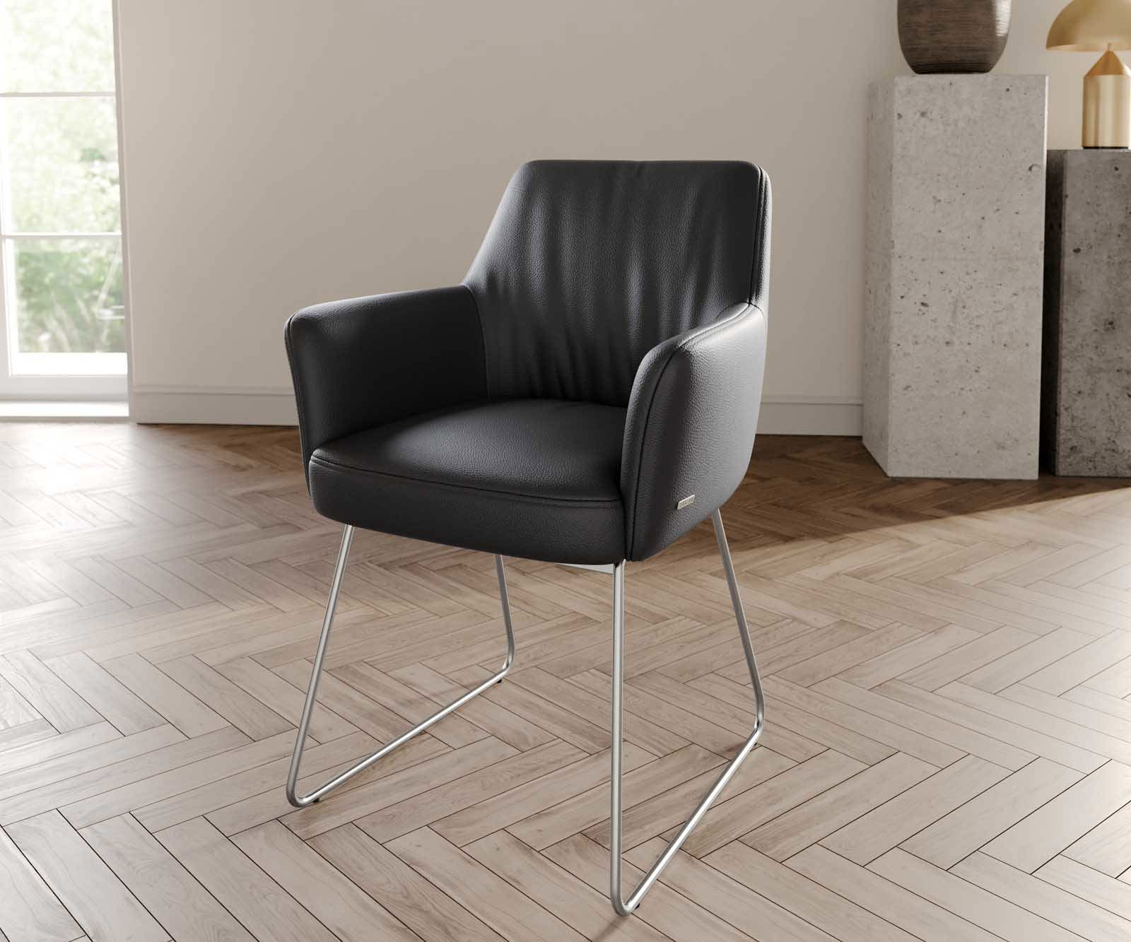 Chaise-de-salle-à-manger Xana-Flex avec accoudoirs cuir de vache noir pied trapèze acier inoxydable brossé ressorts ensachés