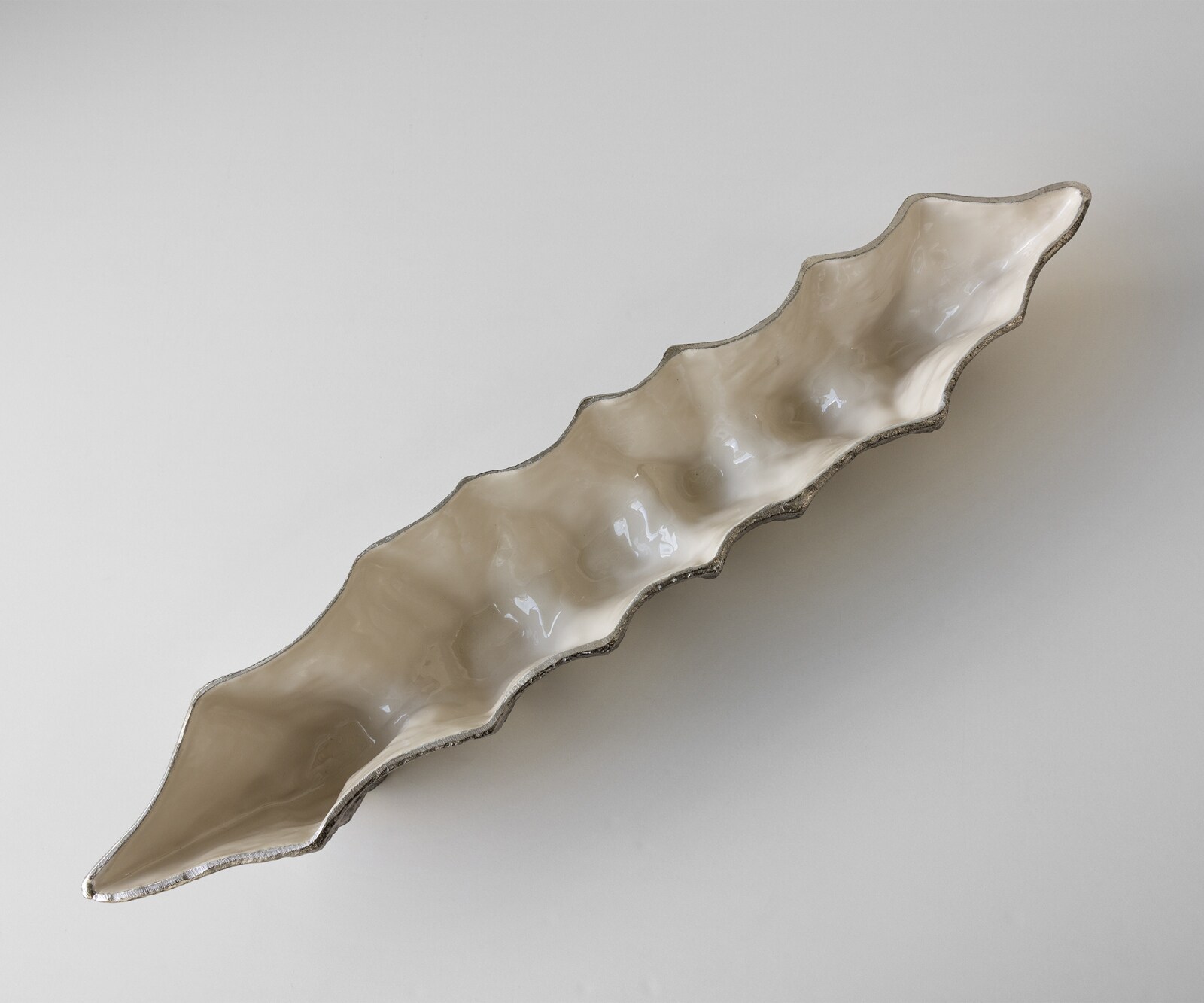 Coupe décorative Riffa l100 x P19 x H15 cm Aluminium Platin Opal Faite main 3