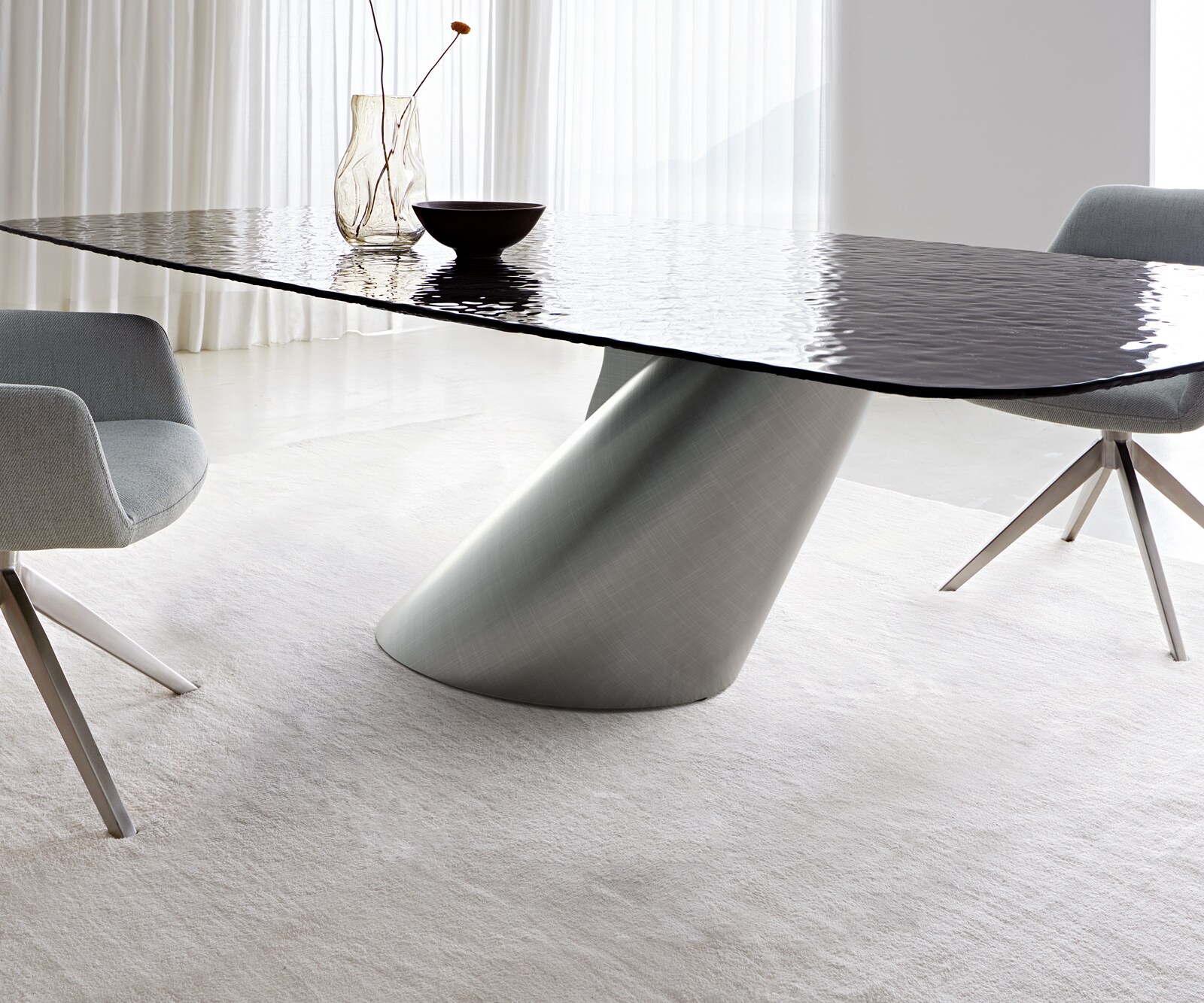 Table à manger Edge Boot 240x120 verre en relief noir 3D-Design Cono métallique argent 3