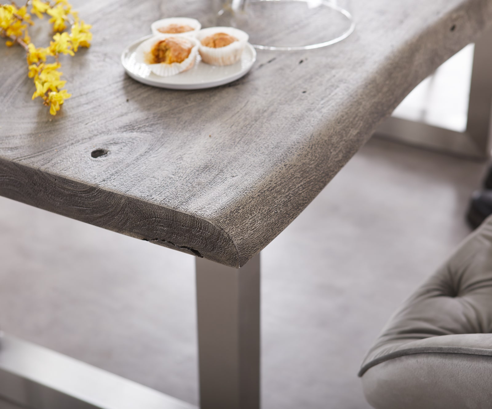 Table-à-manger Edge 200x100 XL acacia platine acier inoxydable large Live-Edge 6 Table-à-manger Edge 200x100 XL acacia platine acier inoxydable large Live-Edge 6