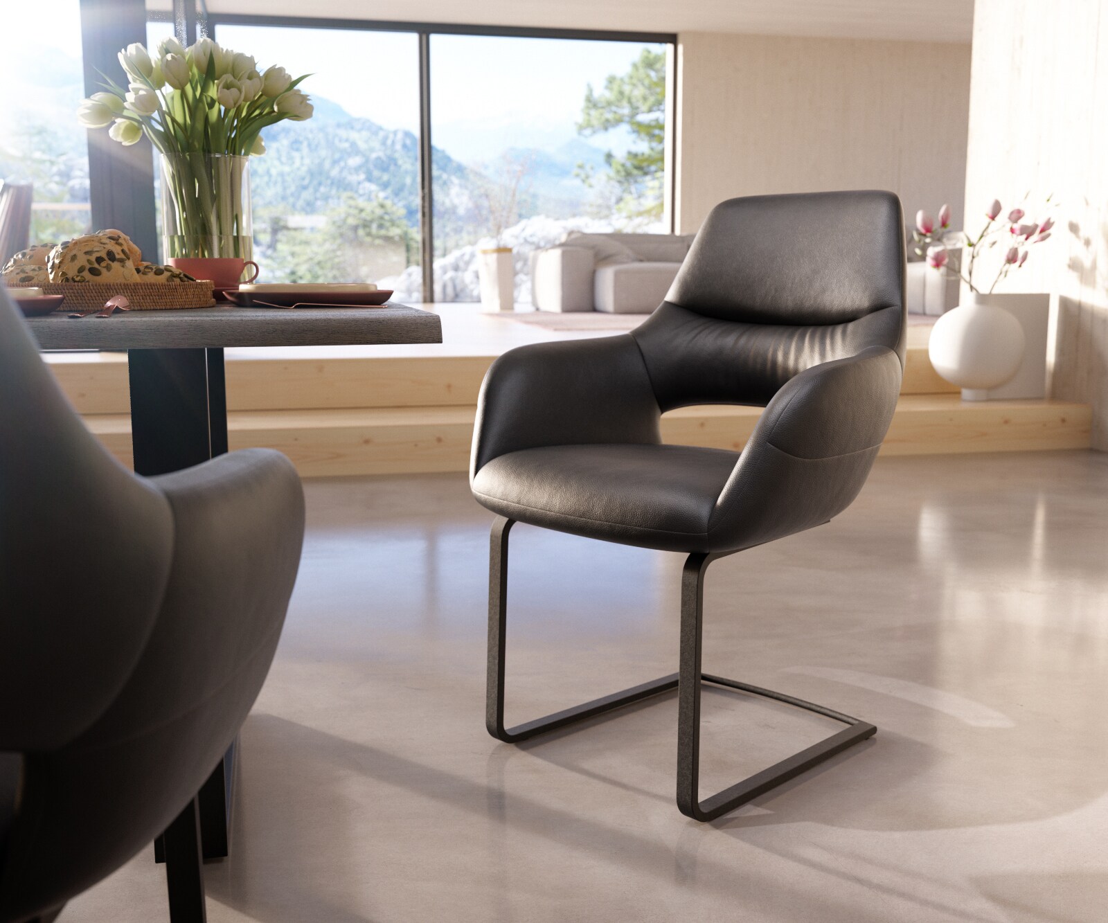 Cantilever Yago-Flex avec accoudoirs cuir de vache noir pied cantilever plat noir ressorts ensachés
