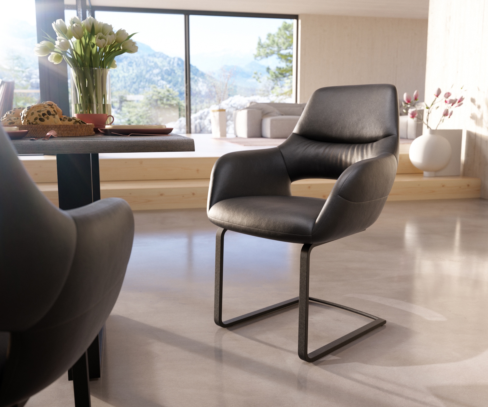 Cantilever Yago-Flex avec accoudoirs cuir de vache noir pied cantilever plat noir ressorts ensachés Cantilever Yago-Flex avec accoudoirs cuir de vache noir pied cantilever plat noir ressorts ensachés