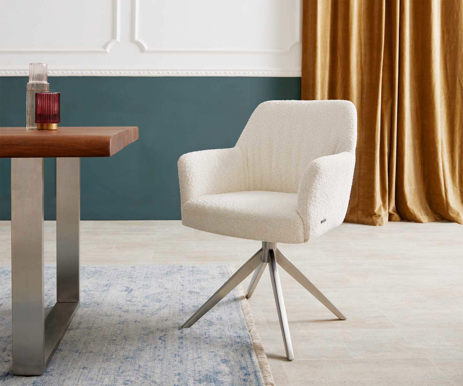 Chaise-pivotante Xana-Flex avec accoudoirs bouclé blanc pied croisé large acier inoxydable brossé pivotement sur 360° ressorts ensachés