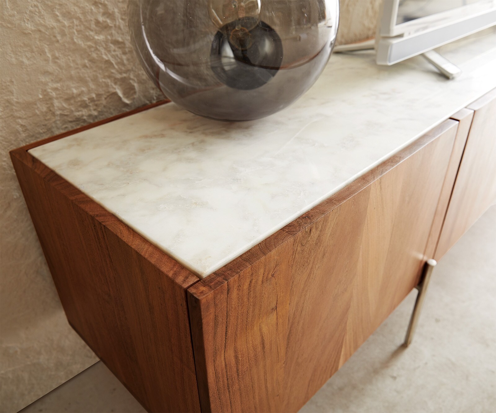Meuble-TV Secara 200 cm acacia naturel 4 portes marbre pieds inoxydable 4