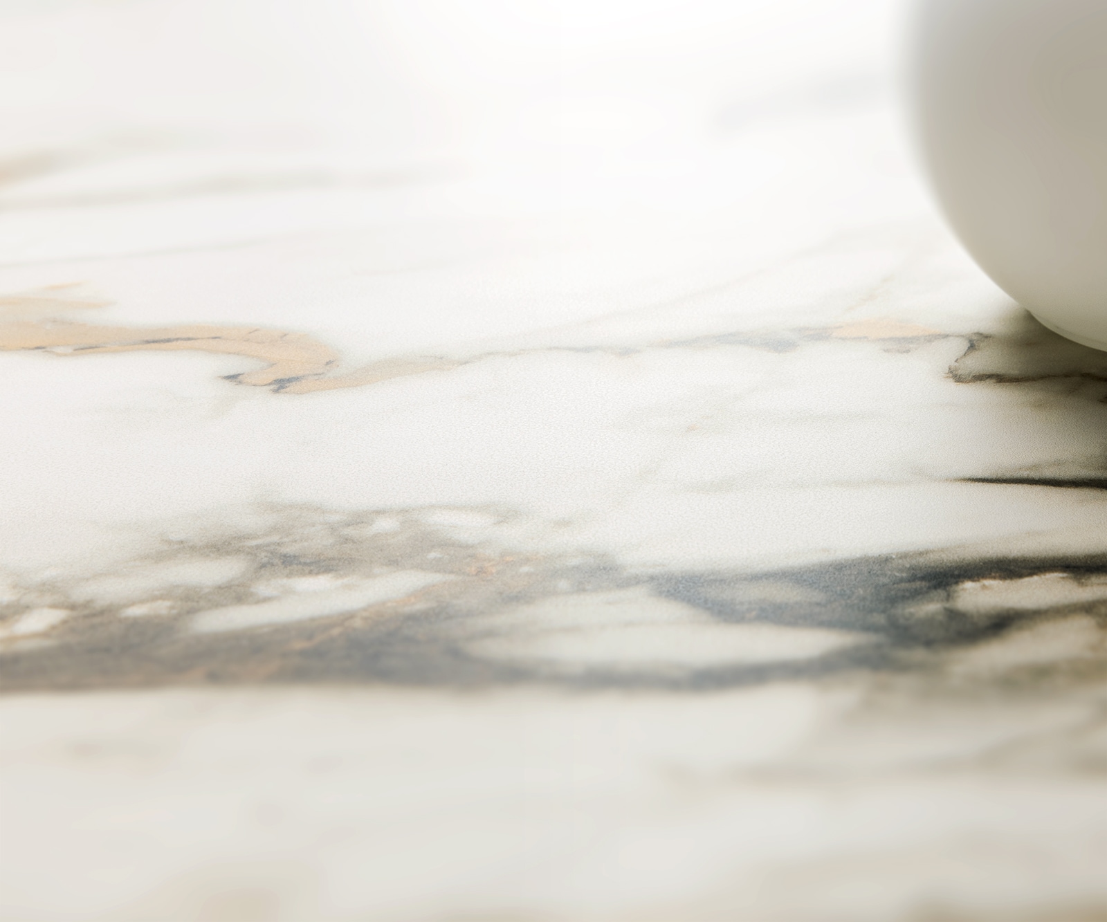 Table à manger Edge Boot 240x120cm céramique Calacatta Luxe blanc-doré-gris Infinity métal effet titane 3 Table à manger Edge Boot 240x120cm céramique Calacatta Luxe blanc-doré-gris Infinity métal effet titane 3