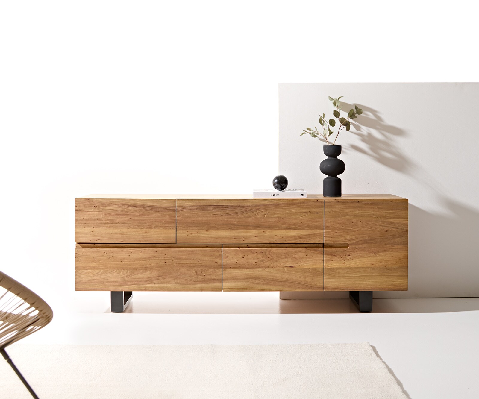 Buffet Tiamar 180 cm orme naturel 1 porte 4 tiroirs patins métal noir 1