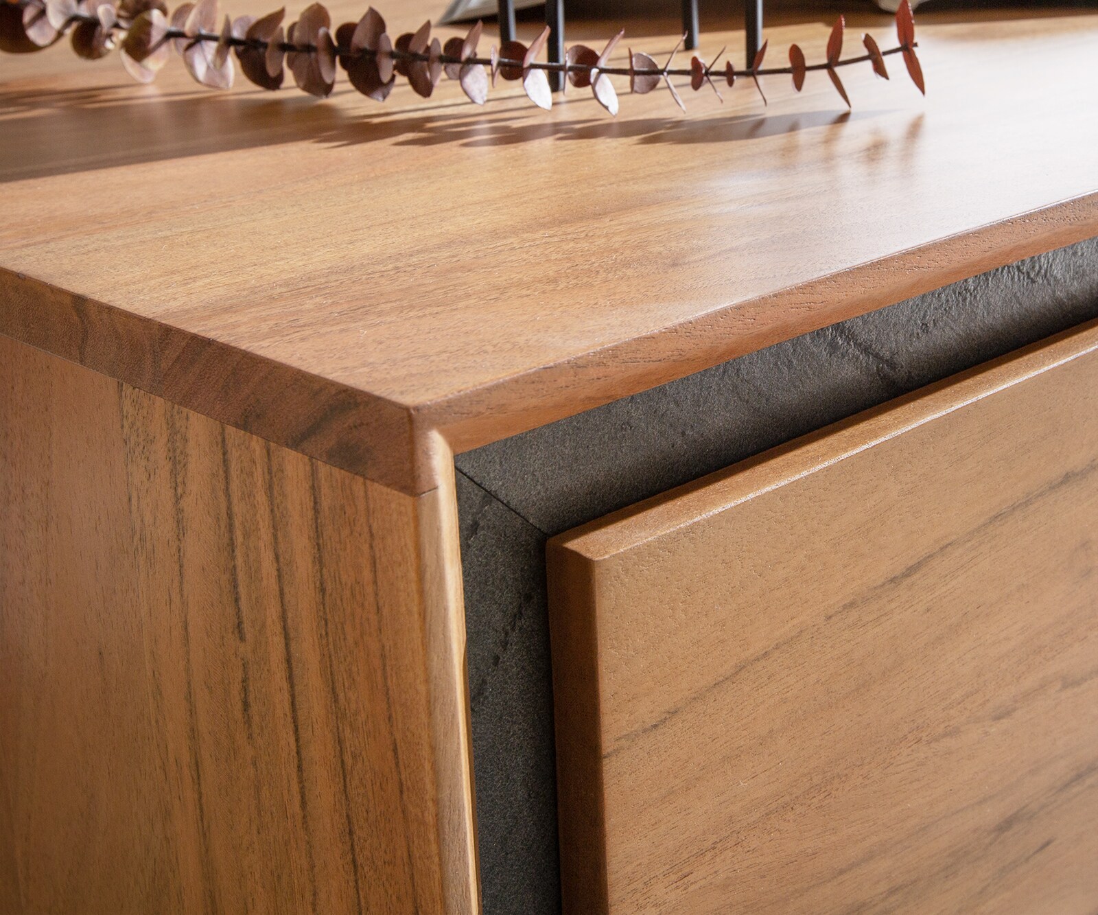 Buffet Stonegrace 175 cm acacia nature 2 portes 3 tiroirs placage en pierre pieds en V 5