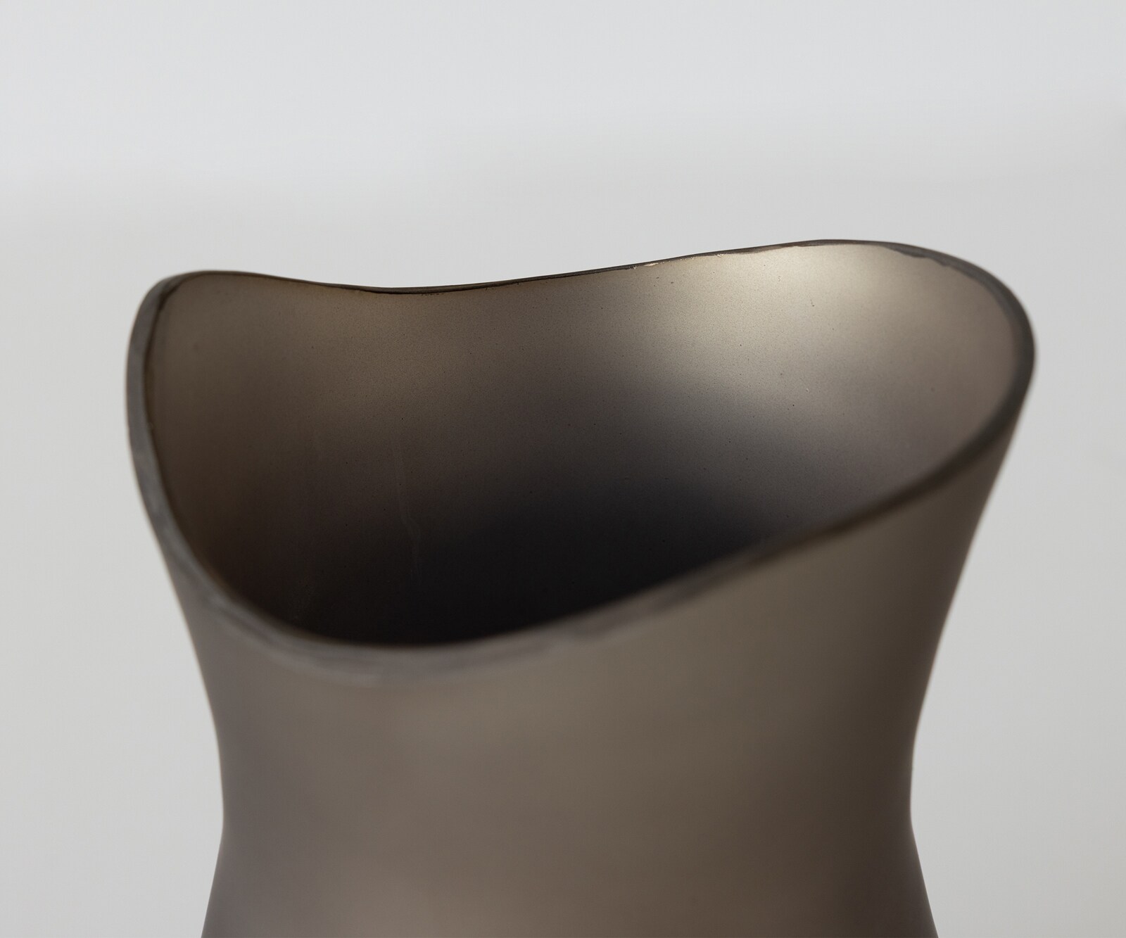Vase Sinuo l16 x P16 x H30 cm Verre Opal Soufflé à la bouche 5