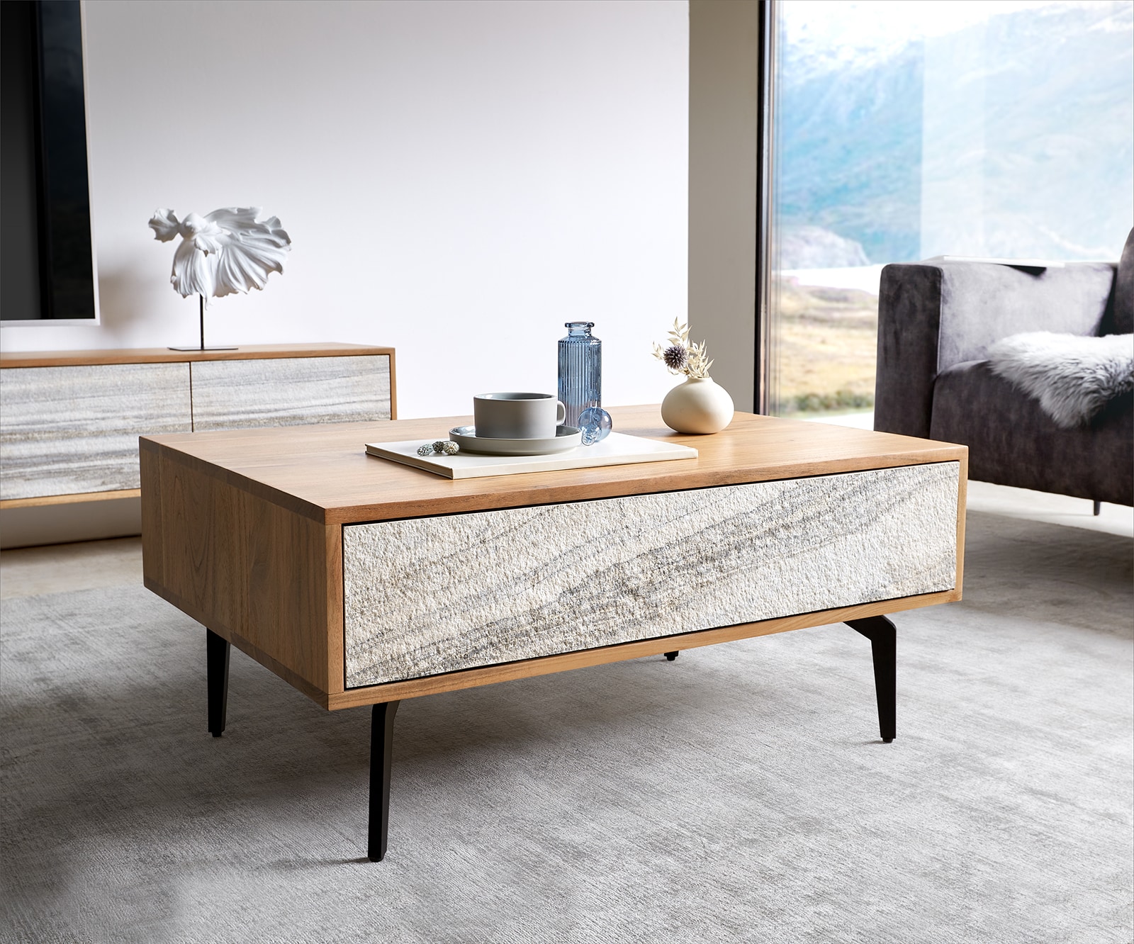 Table basse Kleo acacia naturel placage de pierre blanc