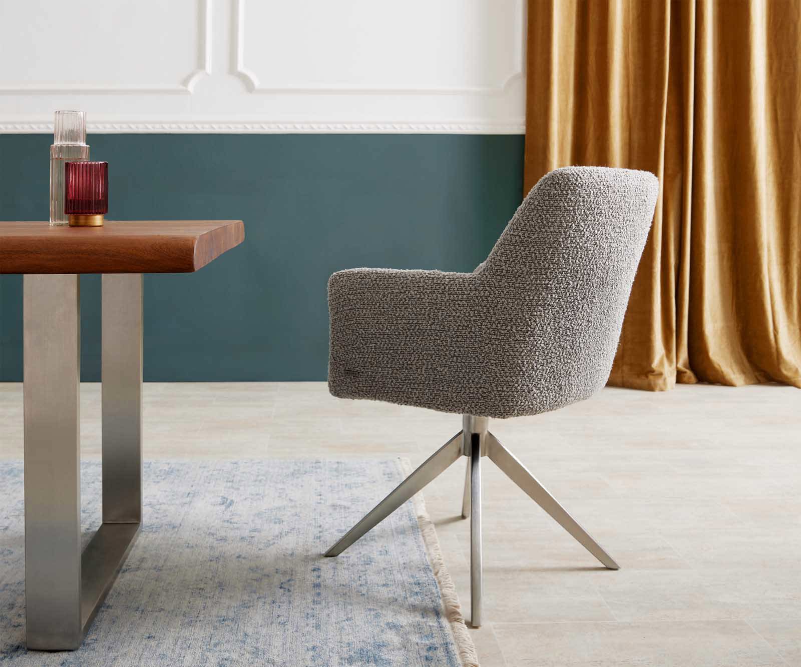 Chaise-pivotante Xana-Flex avec accoudoirs bouclé gris argenté pied croisé large acier inoxydable brossé pivotement sur 360° ressorts ensachés 4 Chaise-pivotante Xana-Flex avec accoudoirs bouclé gris argenté pied croisé large acier inoxydable brossé pivotement sur 360° ressorts ensachés 4