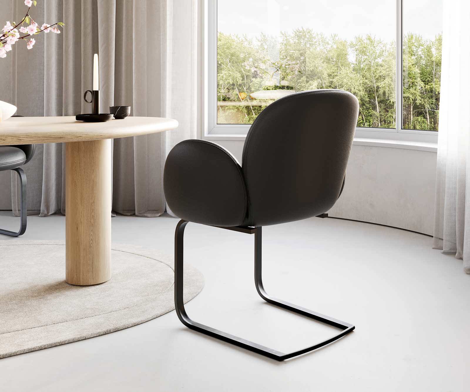 Cantilever Nube-Flex avec accoudoirs cuir de vache noir pied cantilever plat noir ressorts ensachés 4