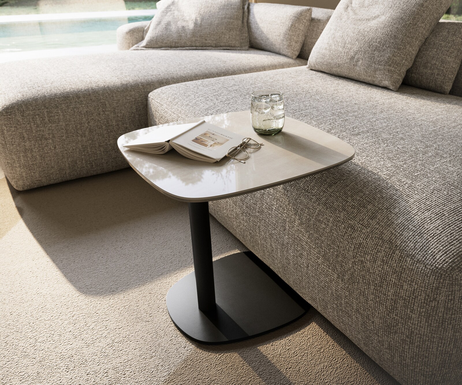 table d’appoint Edge forme bateau 50x50 cm céramique Onyx Champagne Eleny métal noir 1