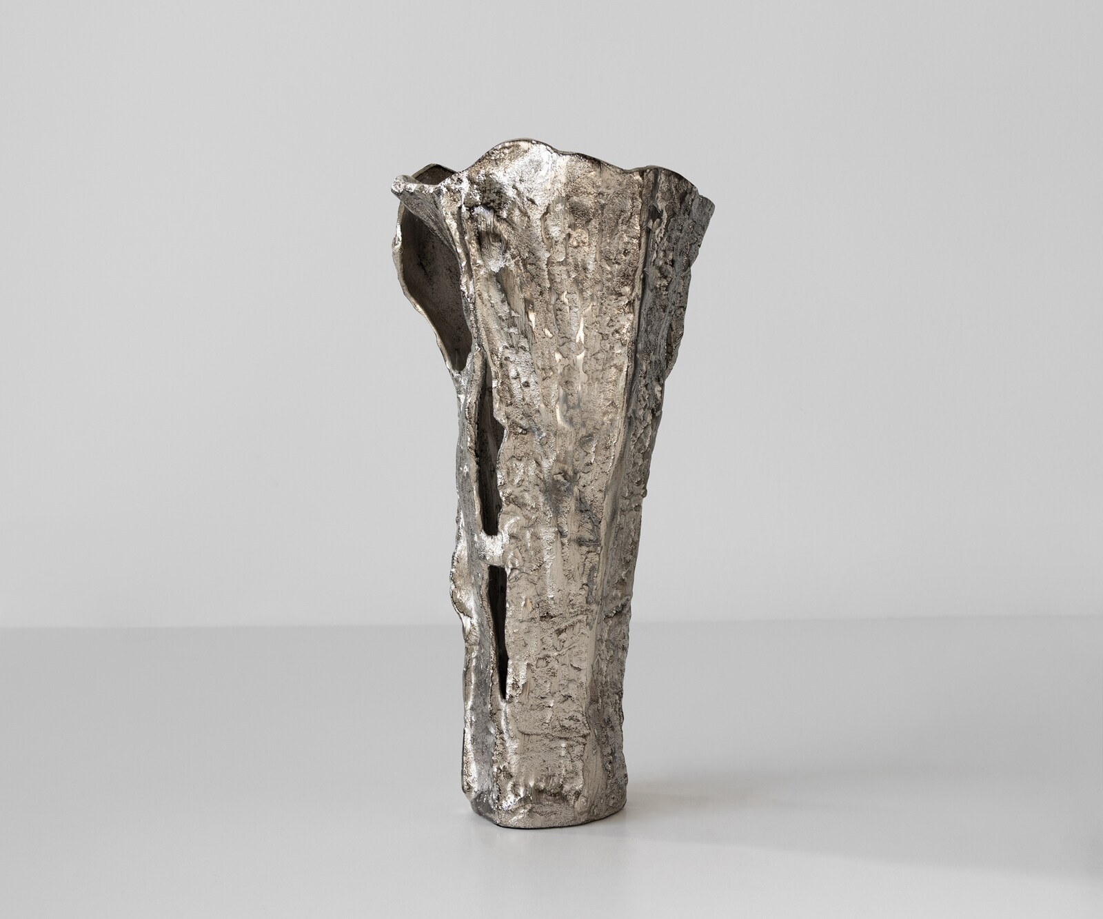 Vase Cortana l25 x P19 x H47 cm Aluminium Platin Fait main 2
