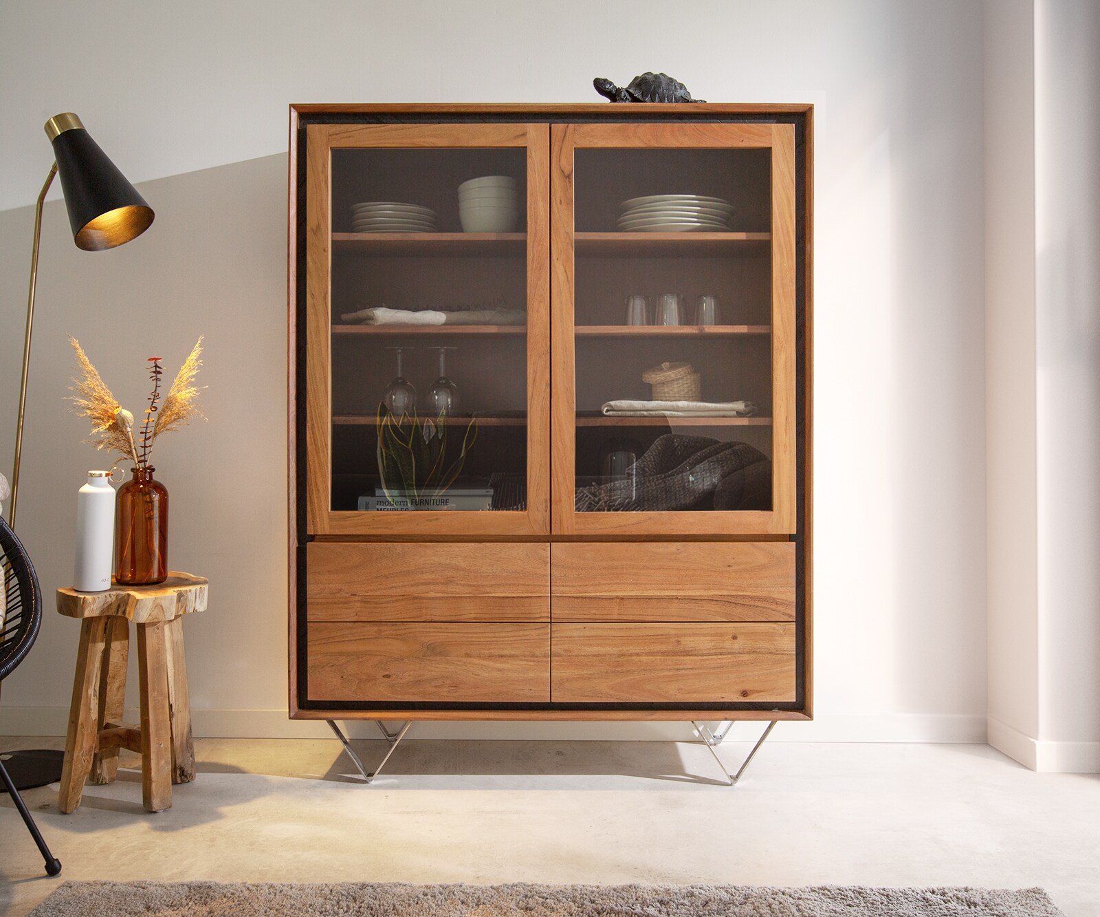 Vitrine Stonegrace 115x150 acacia nature 2 portes 4 tiroirs placage en pierre pieds en V 2