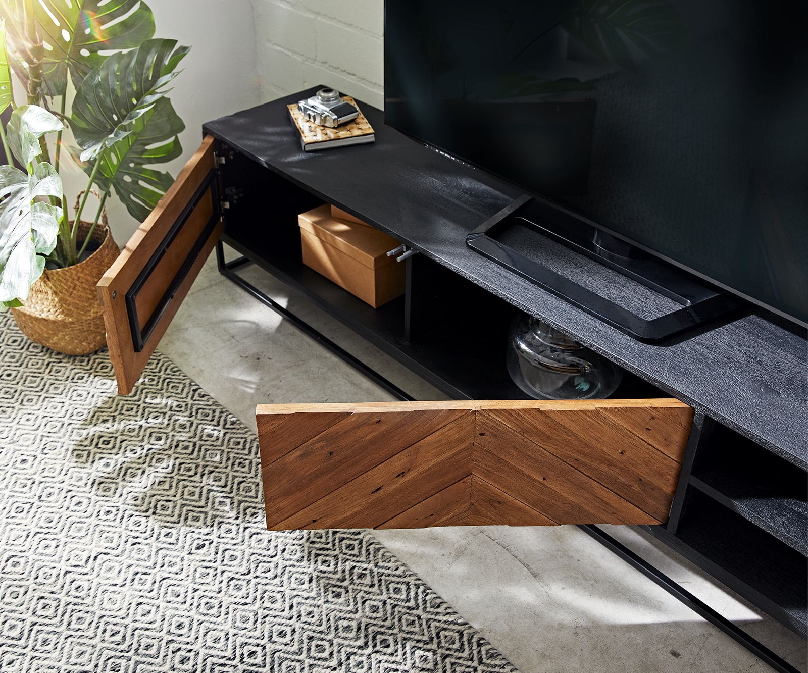Meuble TV Famke 200 cm mangue teck 2 portes 2 compartiments 4 Meuble TV Famke 200 cm mangue teck 2 portes 2 compartiments 4