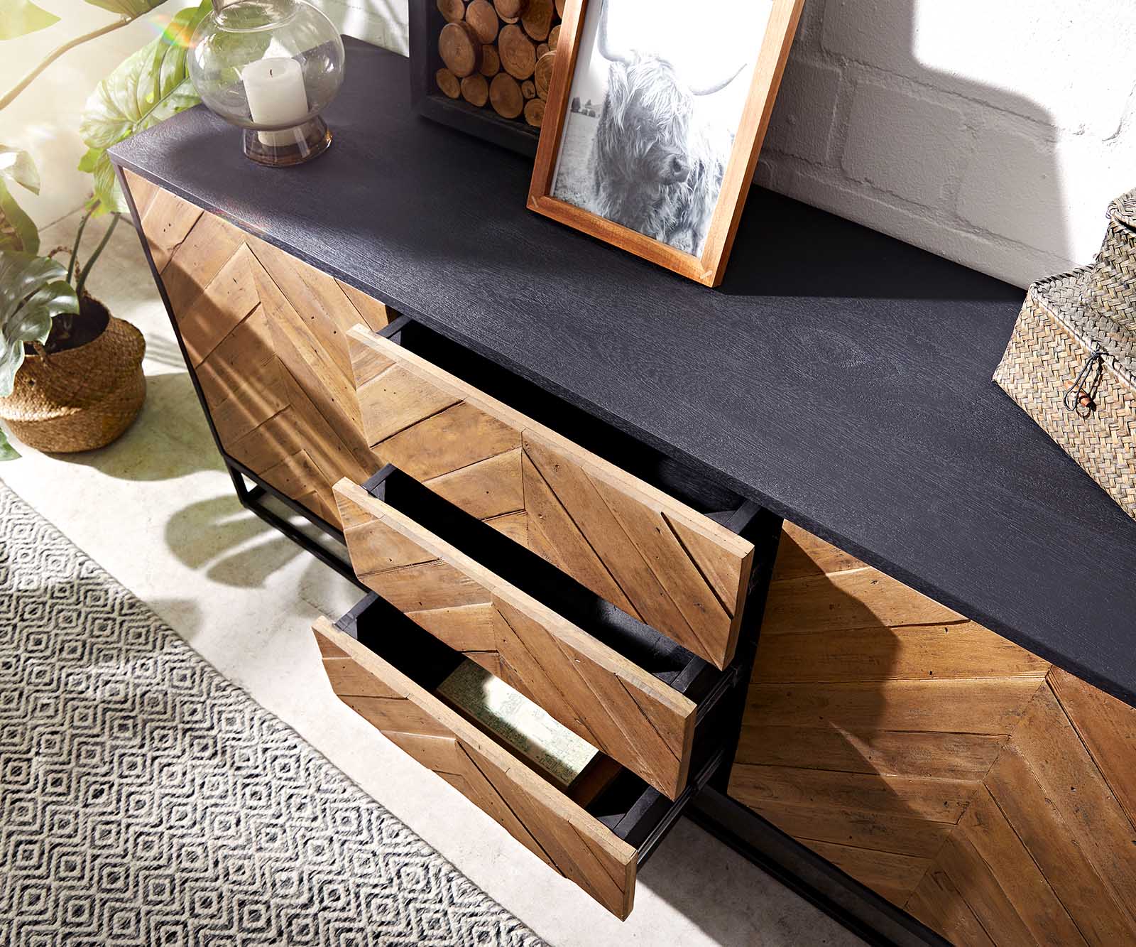 Buffet Famke 145 cm Manguier Teck 2 portes 3 tiroirs 4