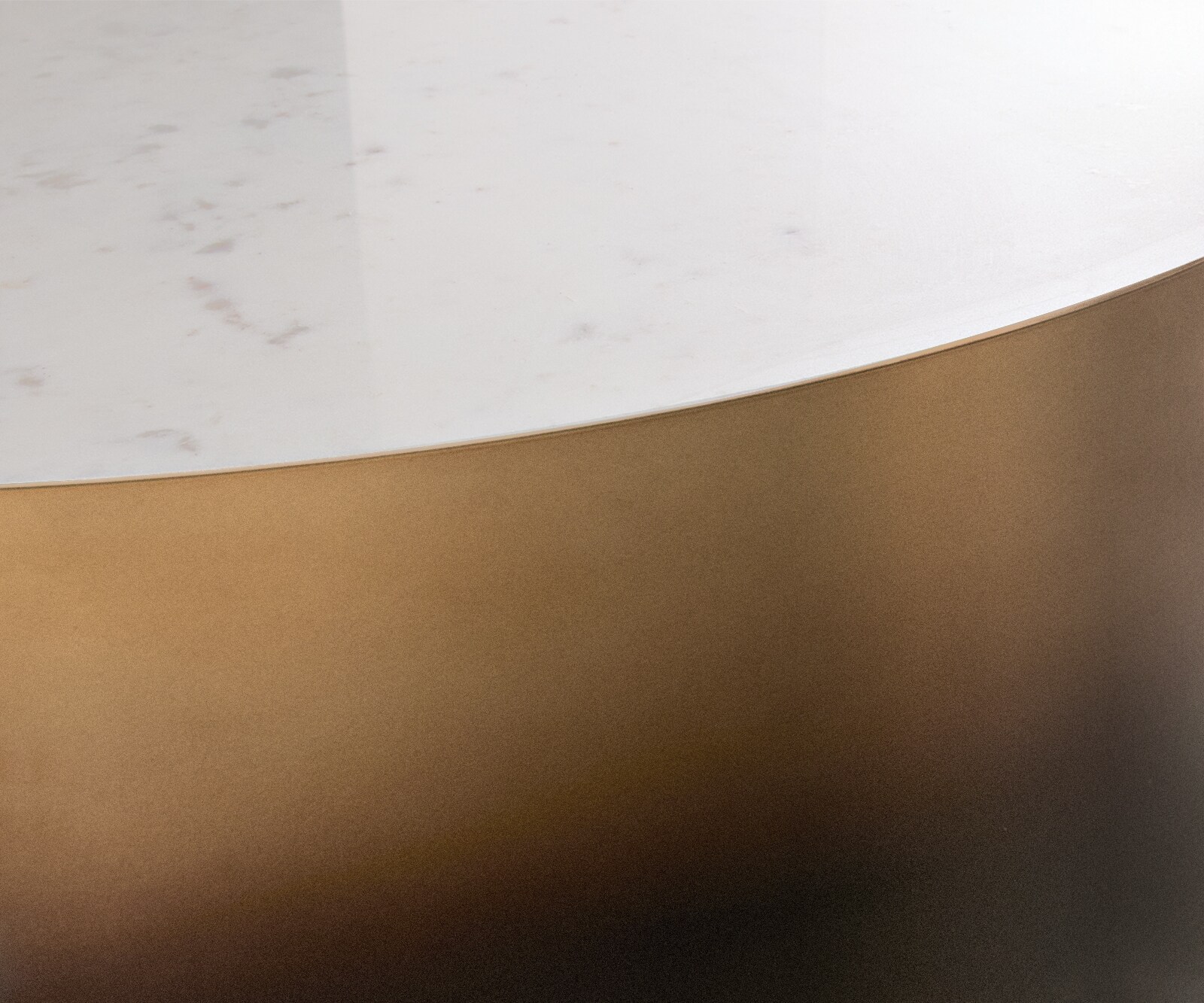 Table-basse Alerio 90 x 90 cm, marbre blanc, métal doré, effet ombré 2