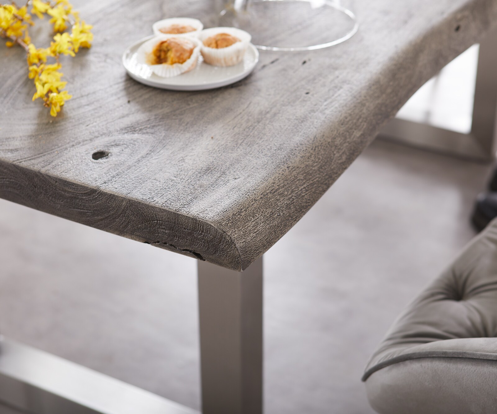 Table-à-manger Edge 220x100cm XL acacia platine acier inoxydable large Live-Edge 5