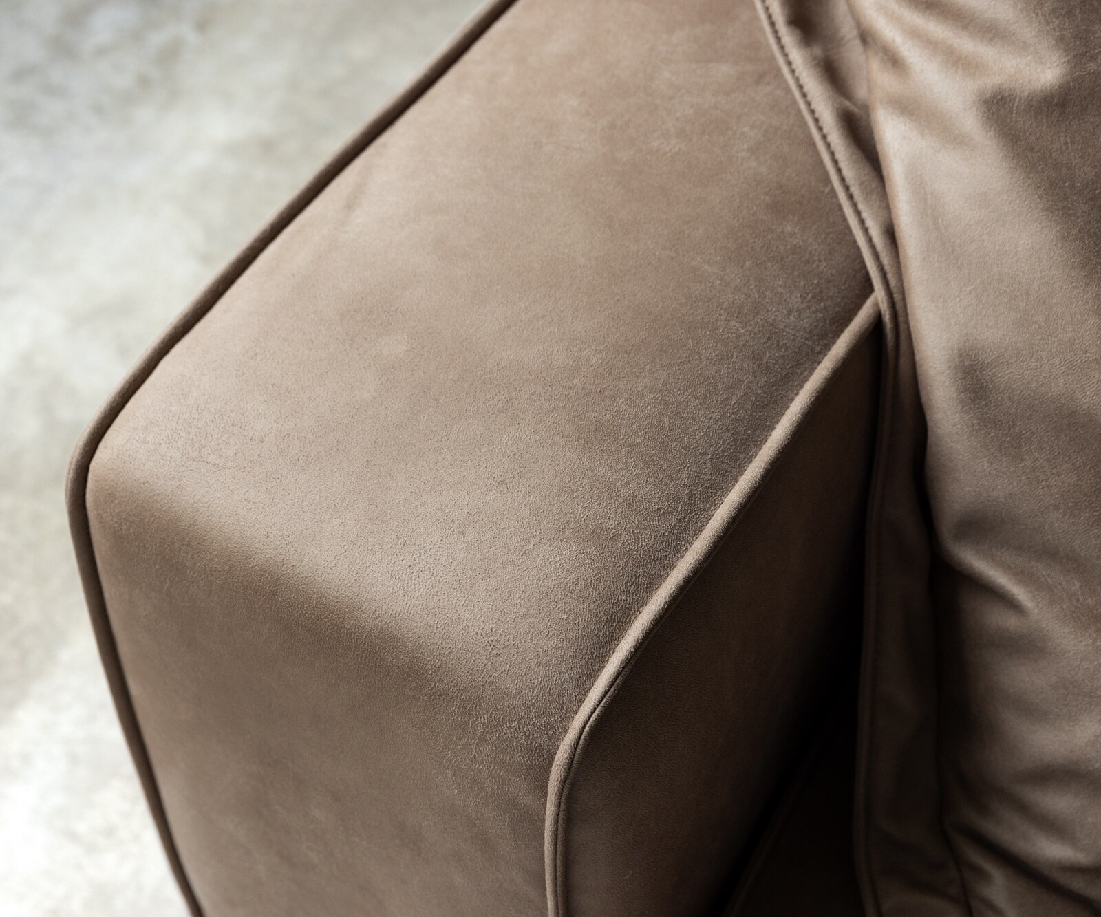 Canapé Snoosh 400x150 cm microfibre taupe vintage avec méridienne à droite 6 Canapé Snoosh 400x150 cm microfibre taupe vintage avec méridienne à droite 6
