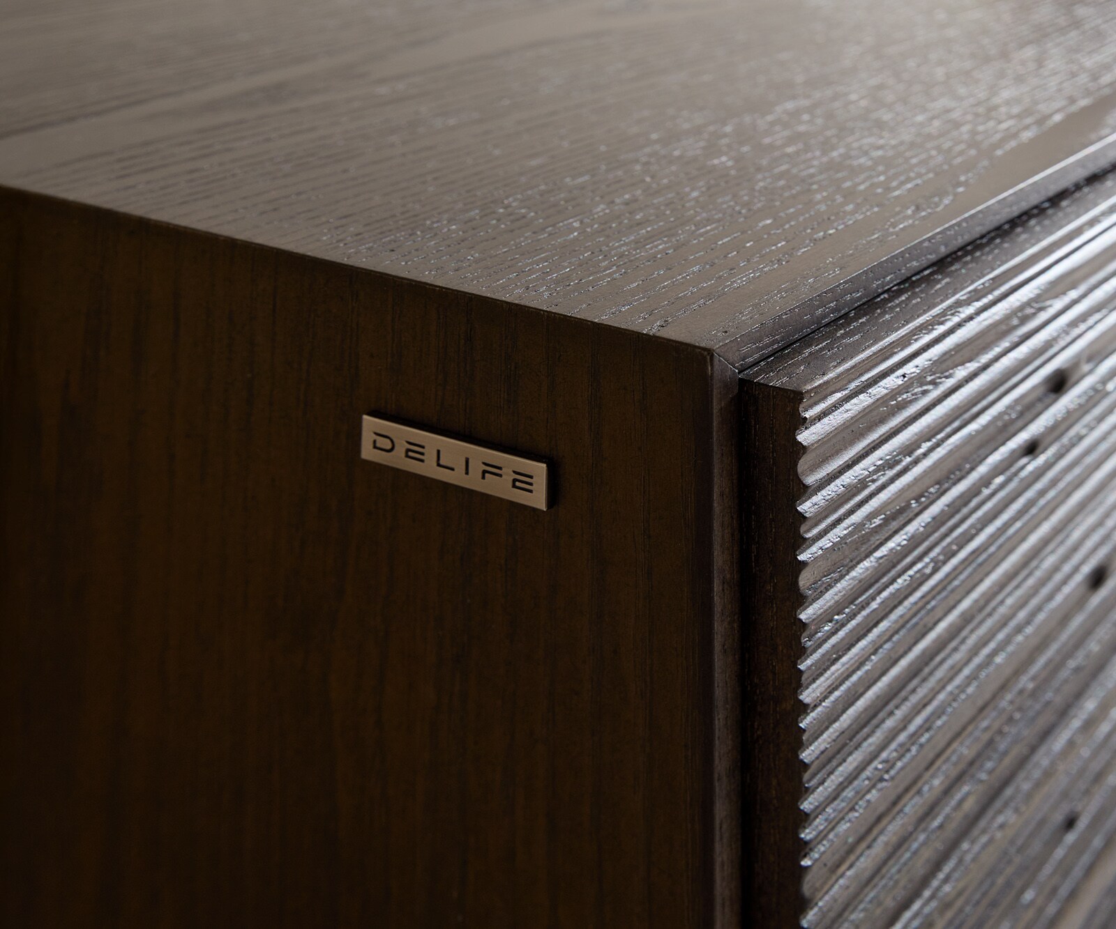 Buffet Tereos 200 cm Frêne brun foncé Effet 3D 4 portes Pieds ronds Métal Noir 3