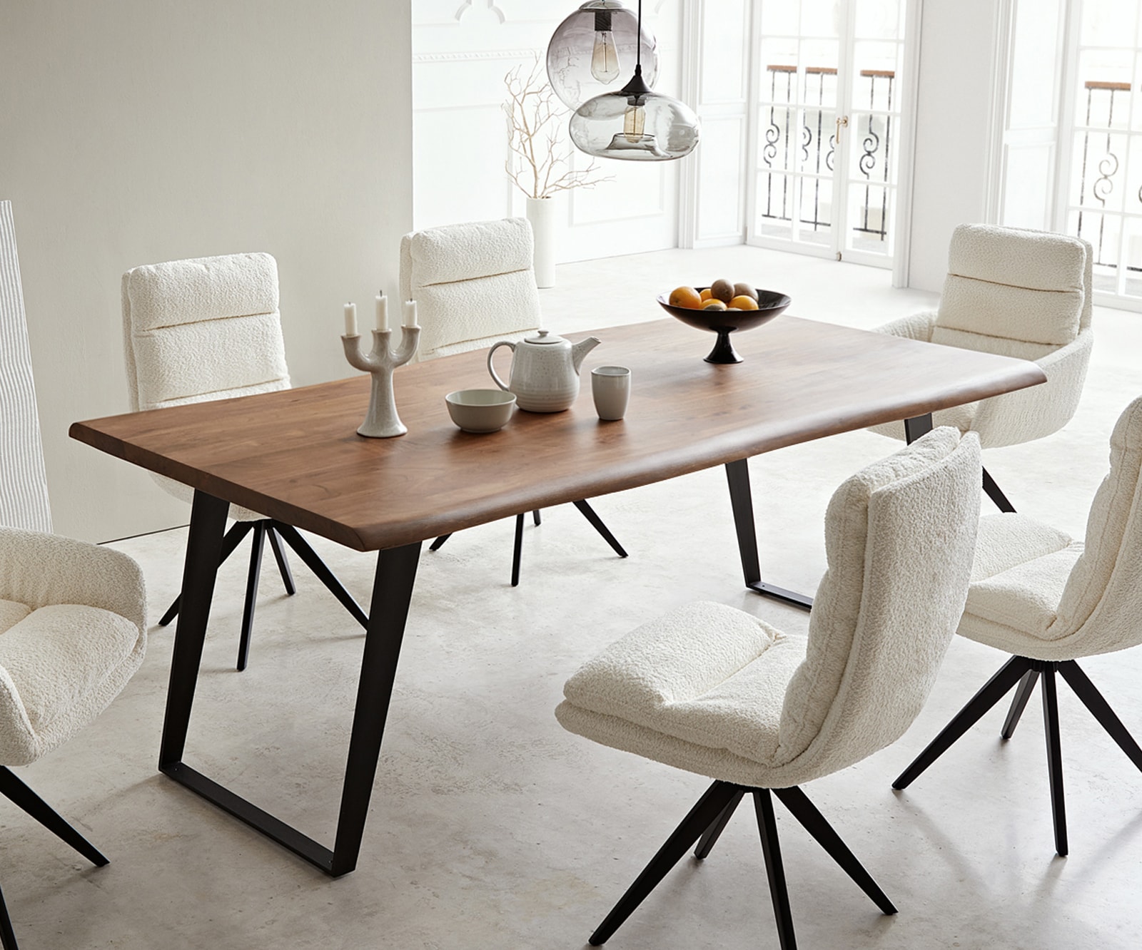 Table-à-manger Edge 200x100 acacia marron métal incliné Live-Edge Table-à-manger Edge 200x100 acacia marron métal incliné Live-Edge