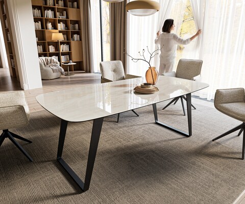 Table à manger Edge bateau 200x100 cm céramique Onyx Champagne piètement incliné métal noir
