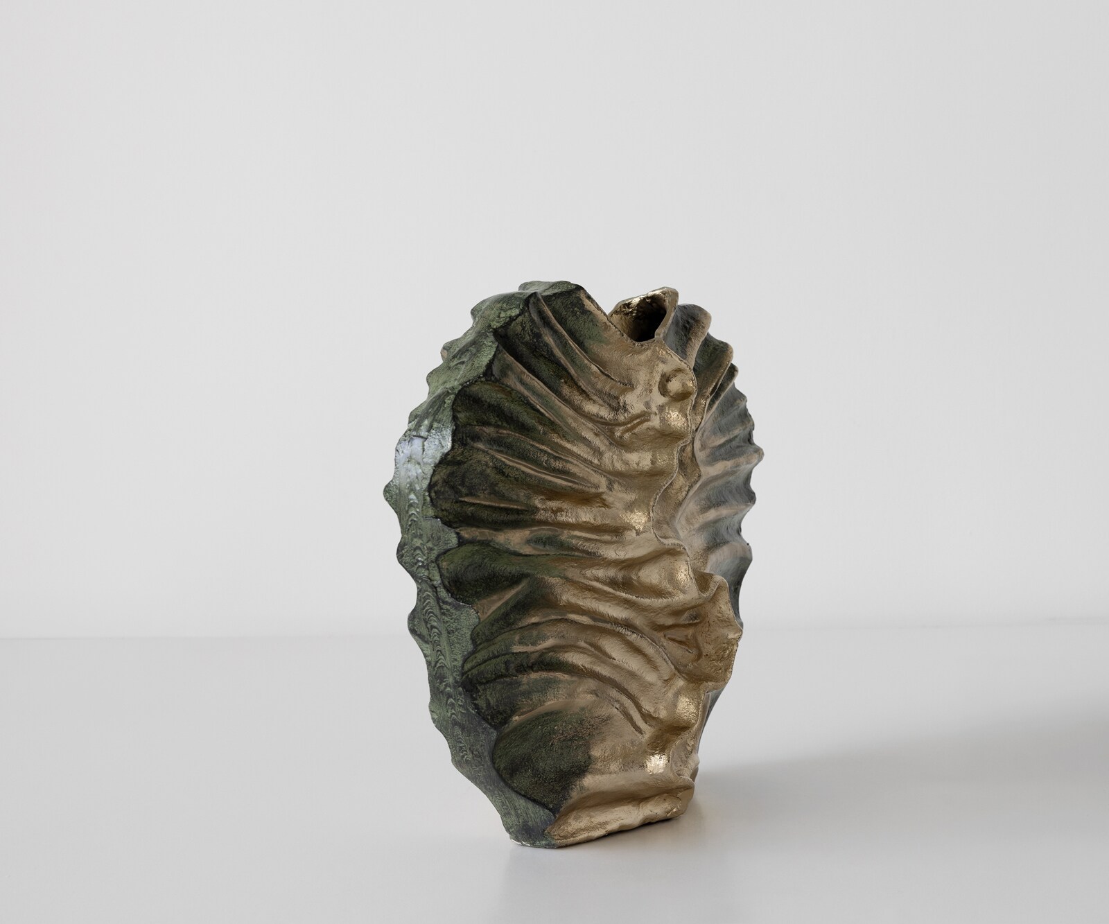 Vase Nerina l47 x P18 x H42 cm Aluminium Verde Antico Fait main 4