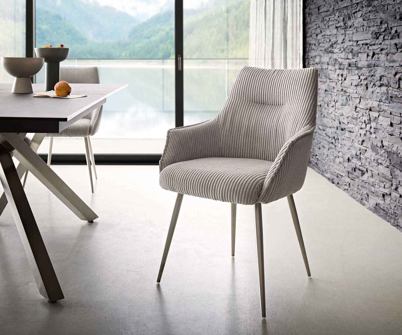 Chaise-de-salle-à-manger Alja-Flex avec accoudoirs côtelé gris argenté 4 pieds coniques acier inoxydable brossé ressorts ensachés Chaise-de-salle-à-manger Alja-Flex avec accoudoirs côtelé gris argenté 4 pieds coniques acier inoxydable brossé ressorts ensachés