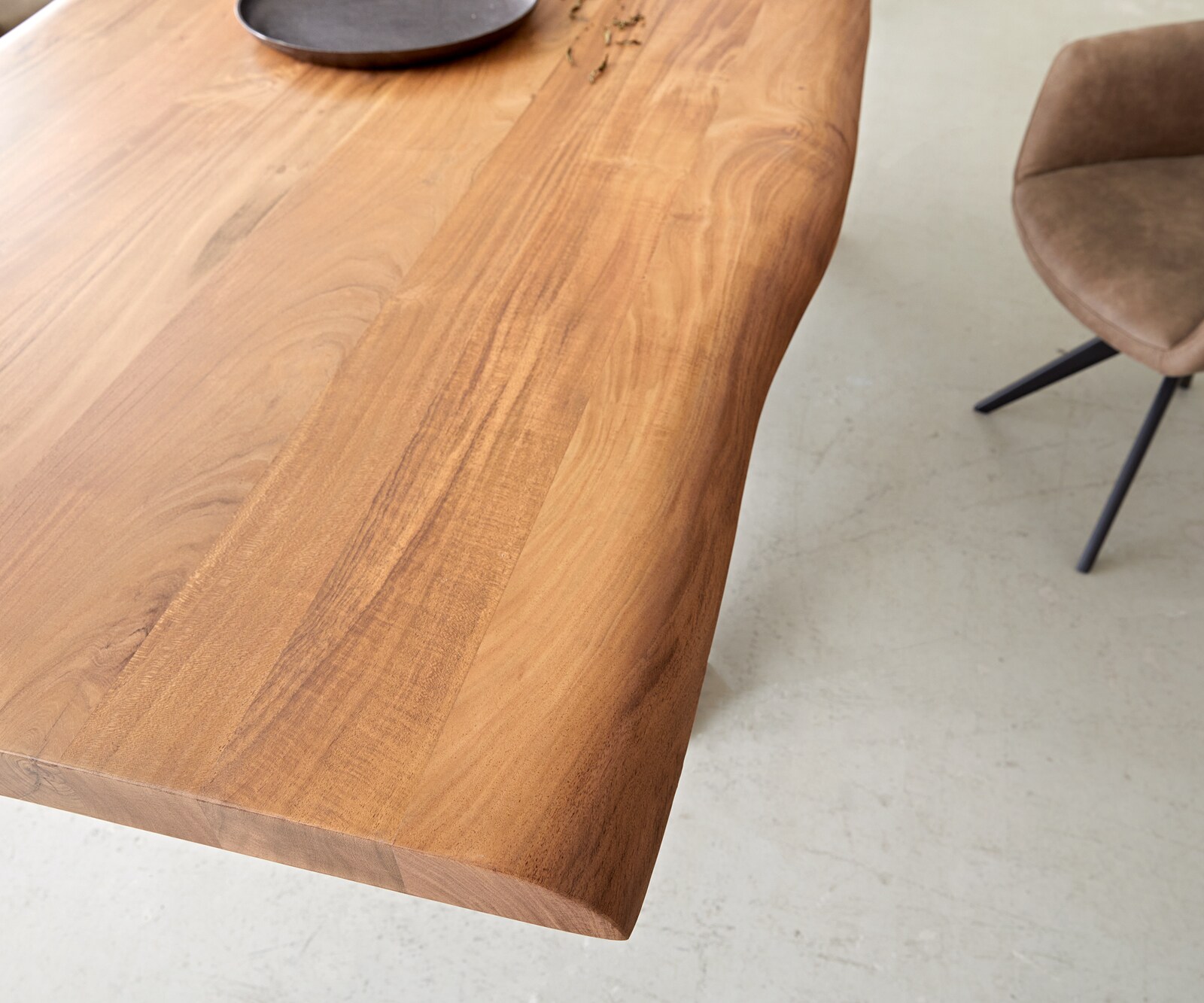 Table à manger Edge 260x100 XL acacia nature cadre croisé rectangle noir Live-Edge 5