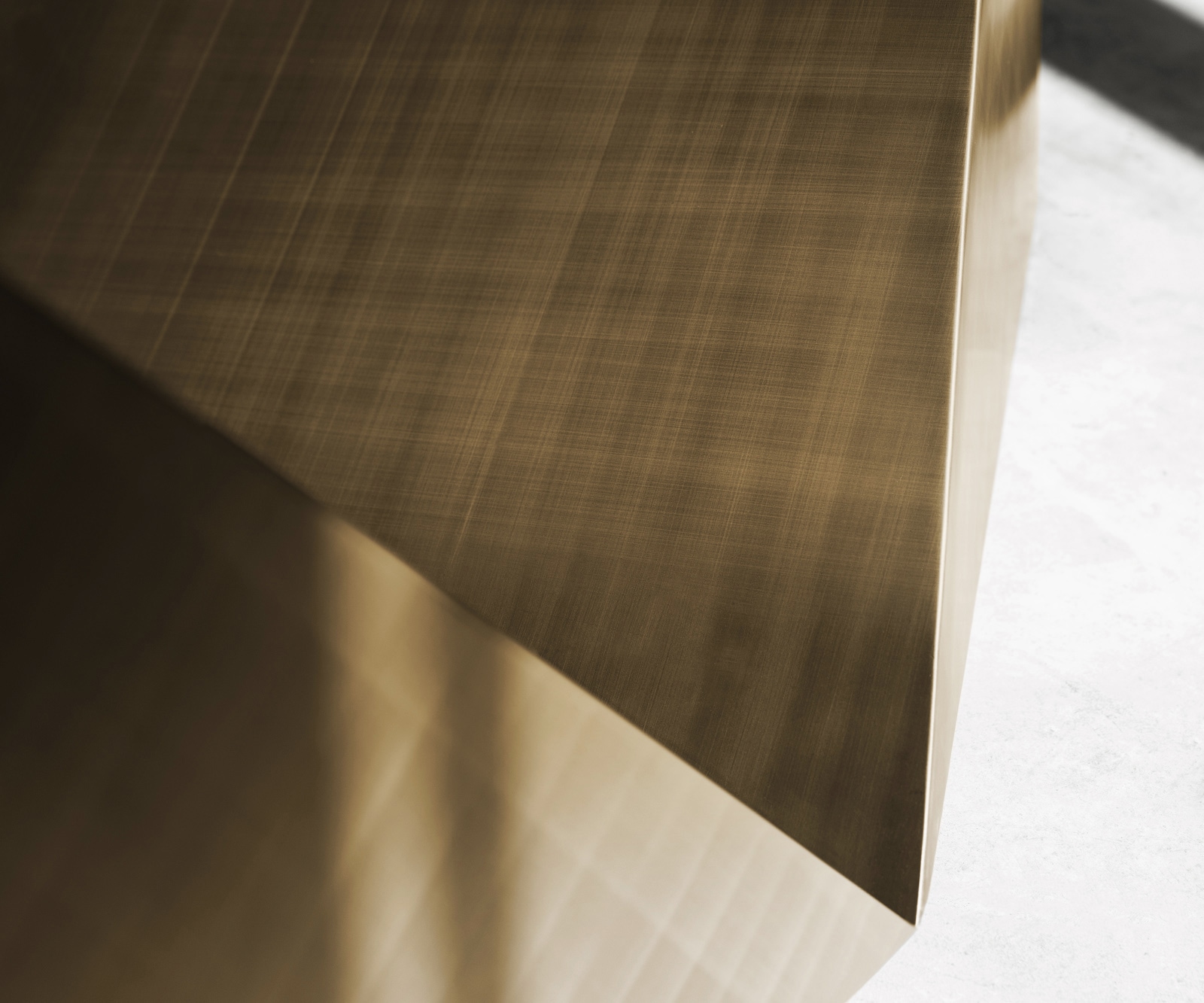 Table à manger Edge 300x100 céramique Calacatta Luxe blanc-doré-gris Prisma métallique doré 5 Table à manger Edge 300x100 céramique Calacatta Luxe blanc-doré-gris Prisma métallique doré 5