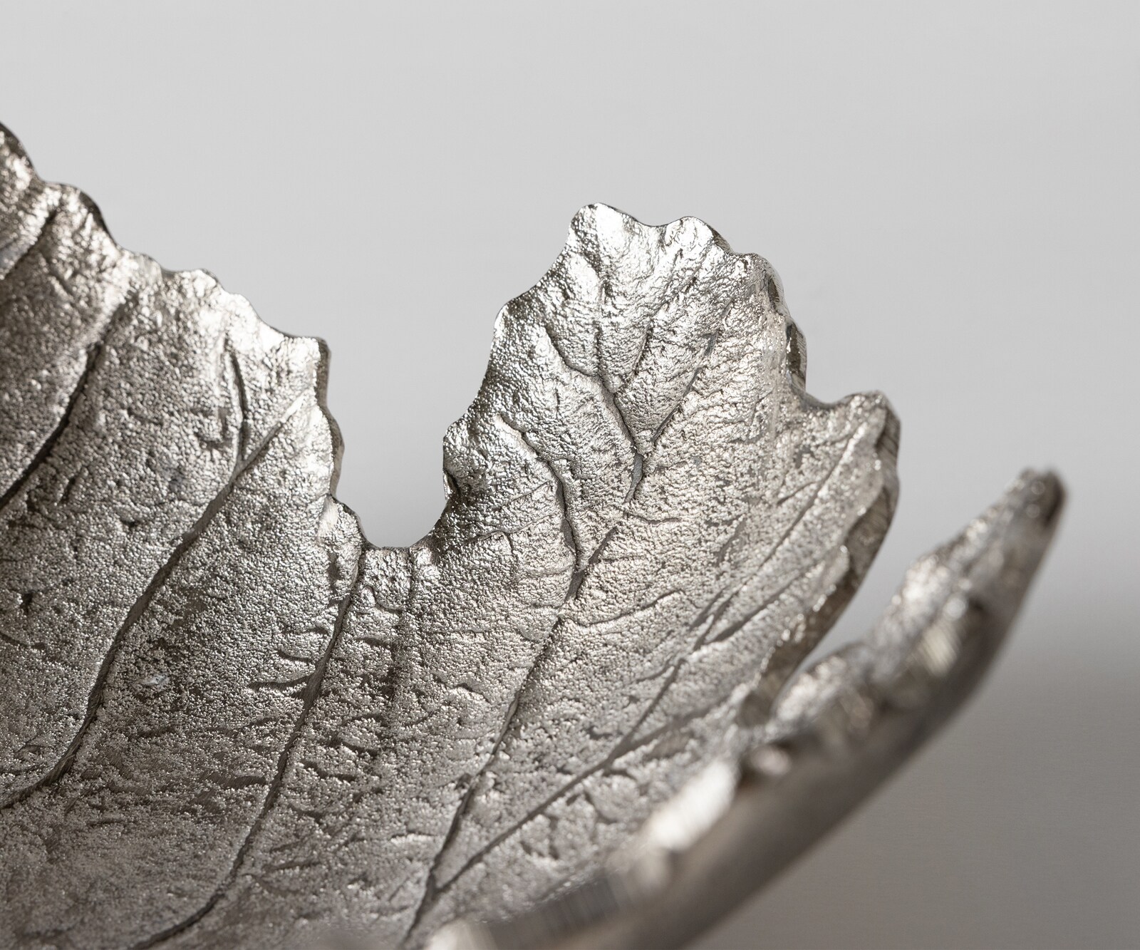 Coupe décorative Folia l41 x P38 x H12 cm Aluminium Platin Faite main 5