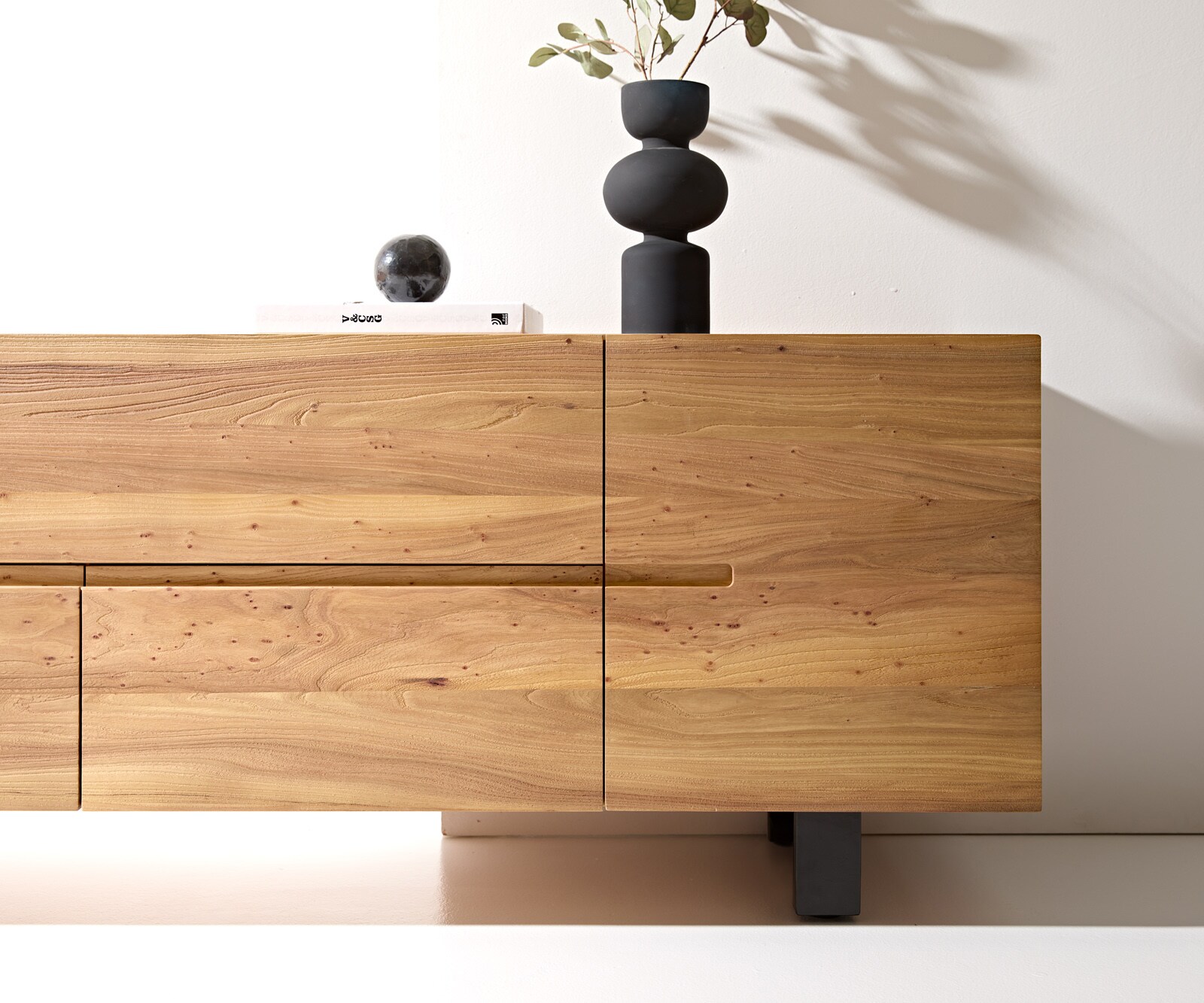 Buffet Tiamar 180 cm orme naturel 1 porte 4 tiroirs pieds carrés en métal noir 5