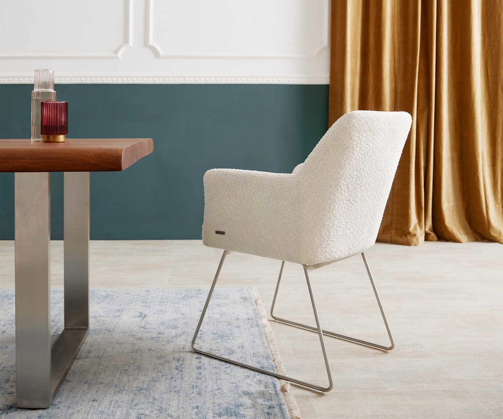 Chaise-de-salle-à-manger Xana-Flex avec accoudoirs bouclé blanc pied trapèze acier inoxydable brossé ressorts ensachés 4 Chaise-de-salle-à-manger Xana-Flex avec accoudoirs bouclé blanc pied trapèze acier inoxydable brossé ressorts ensachés 4