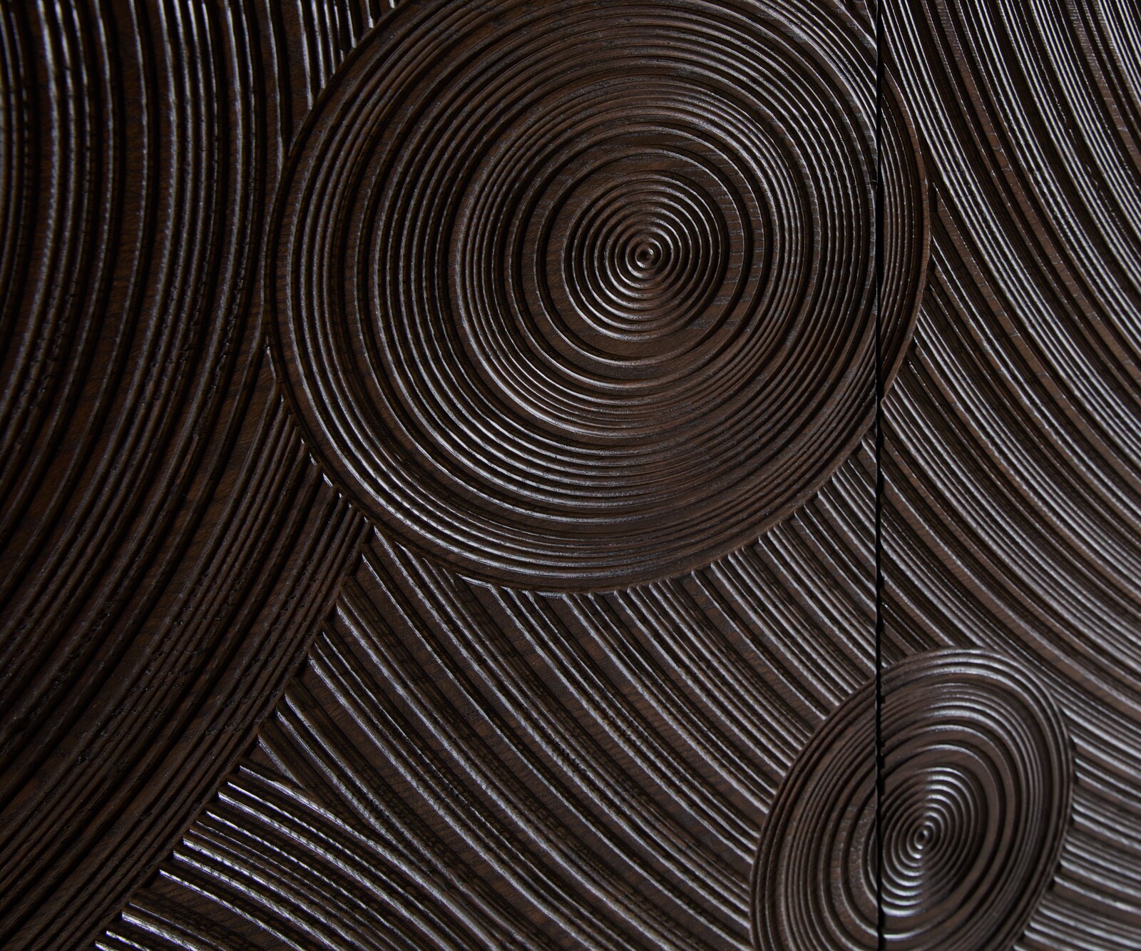 Buffet Ashara 200 cm Frêne brun foncé Effet 3D 4 portes Patins métalliques noirs 2