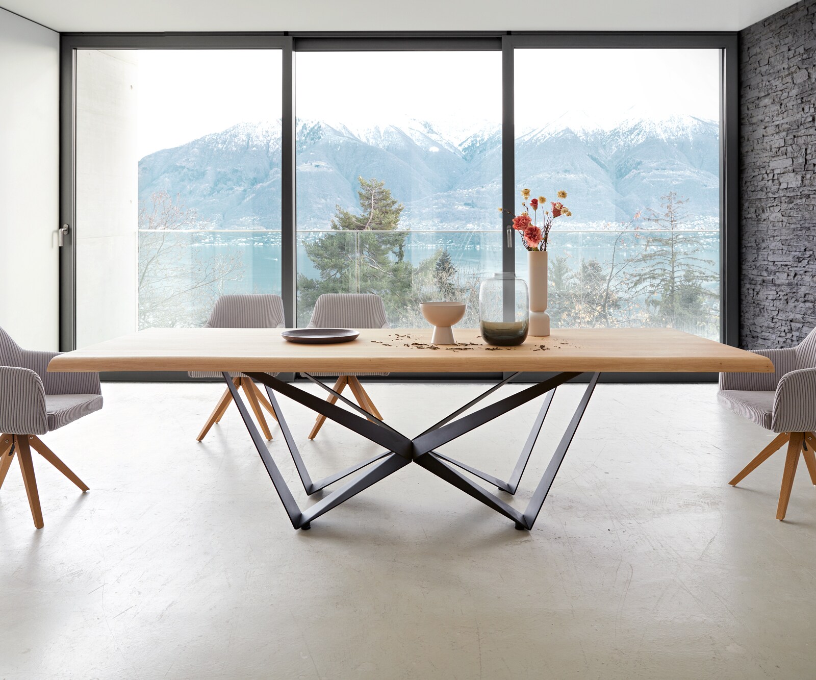Table à manger Edge 260x100 chêne nature Spider acier plat noir Live-Edge 2