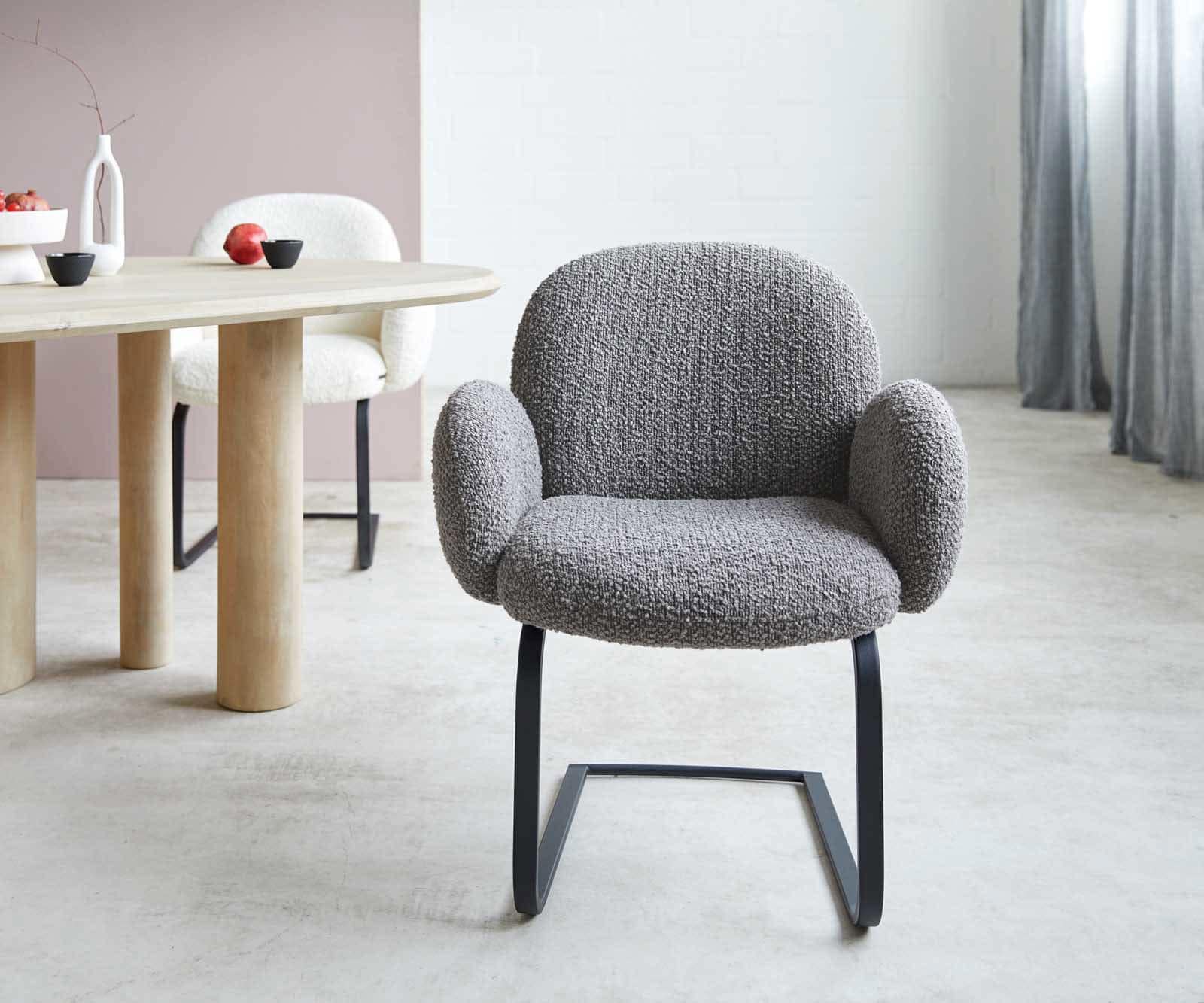 Cantilever Nube-Flex avec accoudoirs bouclé gris argenté pied cantilever plat noir ressorts ensachés 1 Cantilever Nube-Flex avec accoudoirs bouclé gris argenté pied cantilever plat noir ressorts ensachés 1