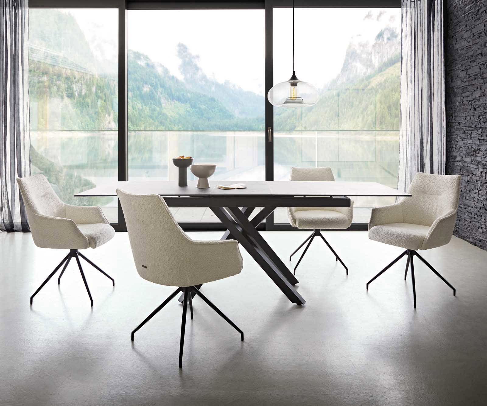 Chaise-pivotante Alja-Flex avec accoudoirs bouclé blanc pied croisé conique noir pivotement sur 180° ressorts ensachés 3 Chaise-pivotante Alja-Flex avec accoudoirs bouclé blanc pied croisé conique noir pivotement sur 180° ressorts ensachés 3