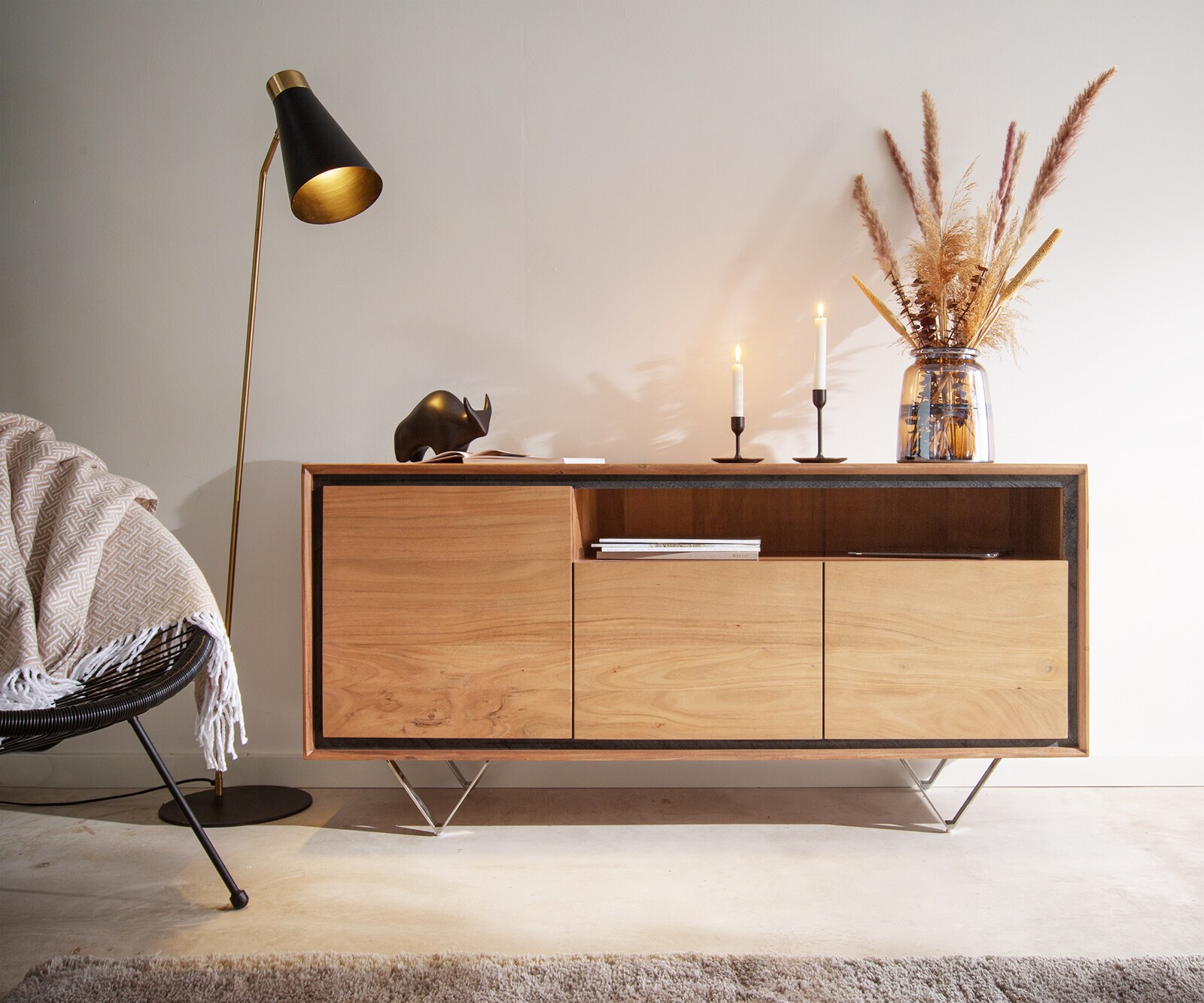 Buffet Stonegrace 145 cm acacia nature 3 portes 1 compartiment placage en pierre pieds en V 2