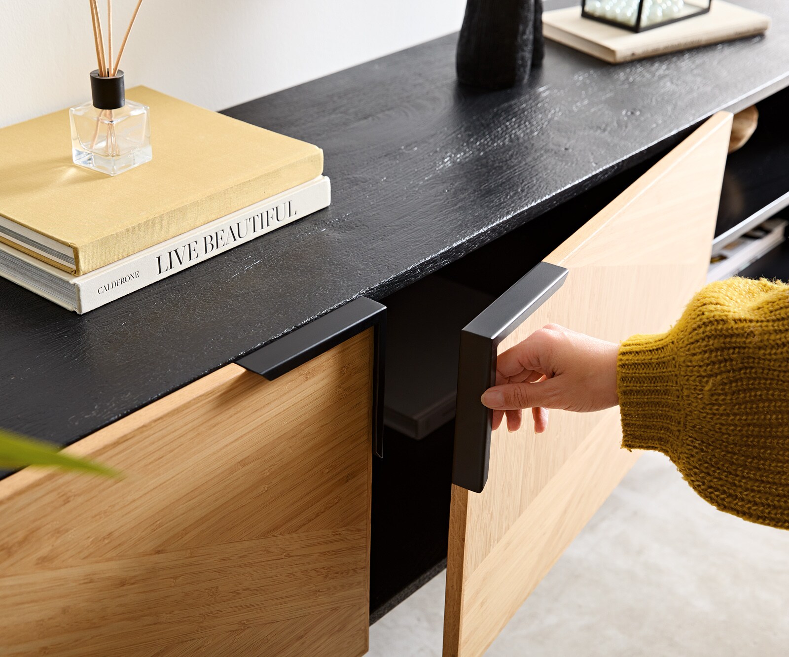 Buffet Mikkusu 175 cm Bambou Naturel Manguier Noir 2 portes 2 compartiments Métal Noir 3