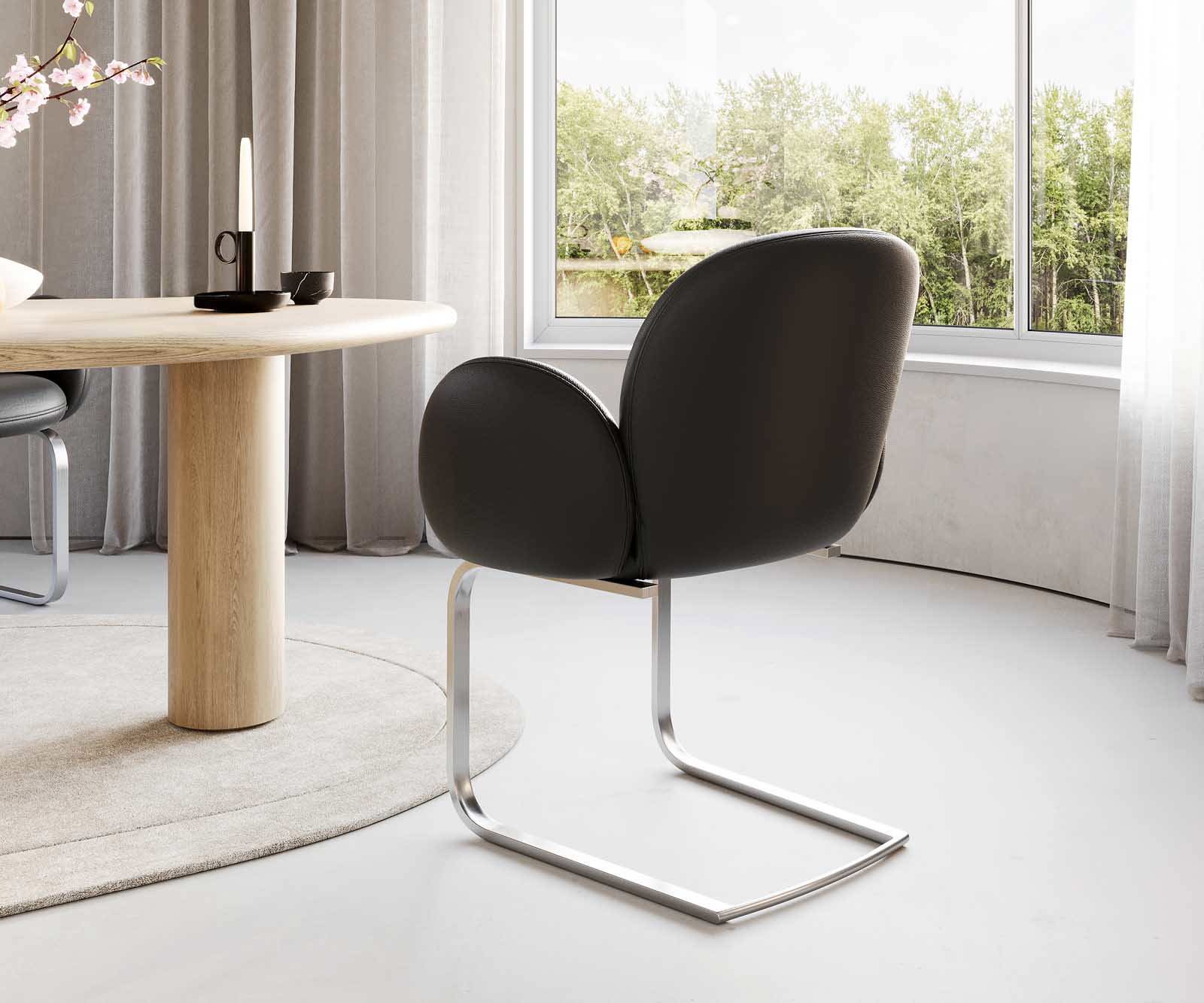 Cantilever Nube-Flex avec accoudoirs cuir de vache noir pied cantilever plat acier inoxydable brossé ressorts ensachés 4