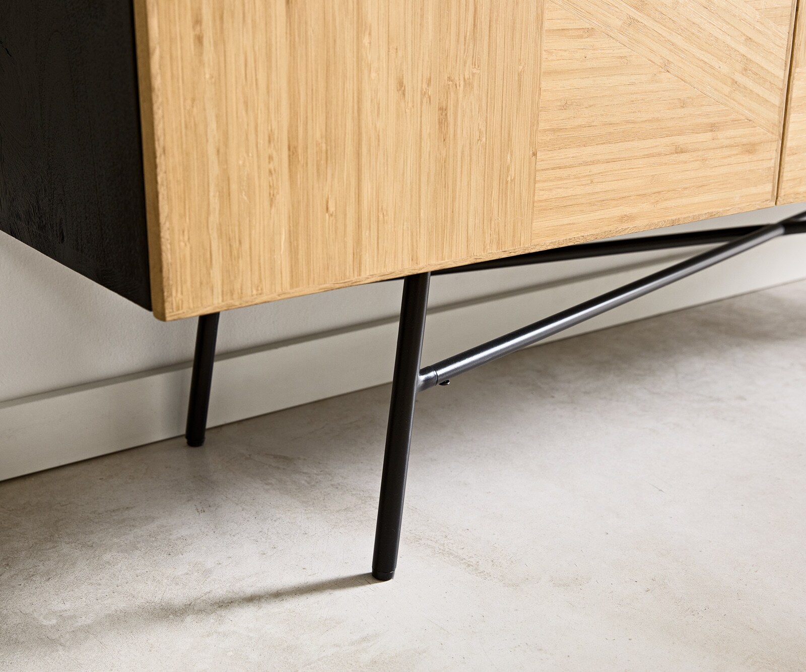 Buffet Mikkusu 175 cm Bambou Naturel Manguier Noir 2 portes 2 compartiments Métal Noir 5