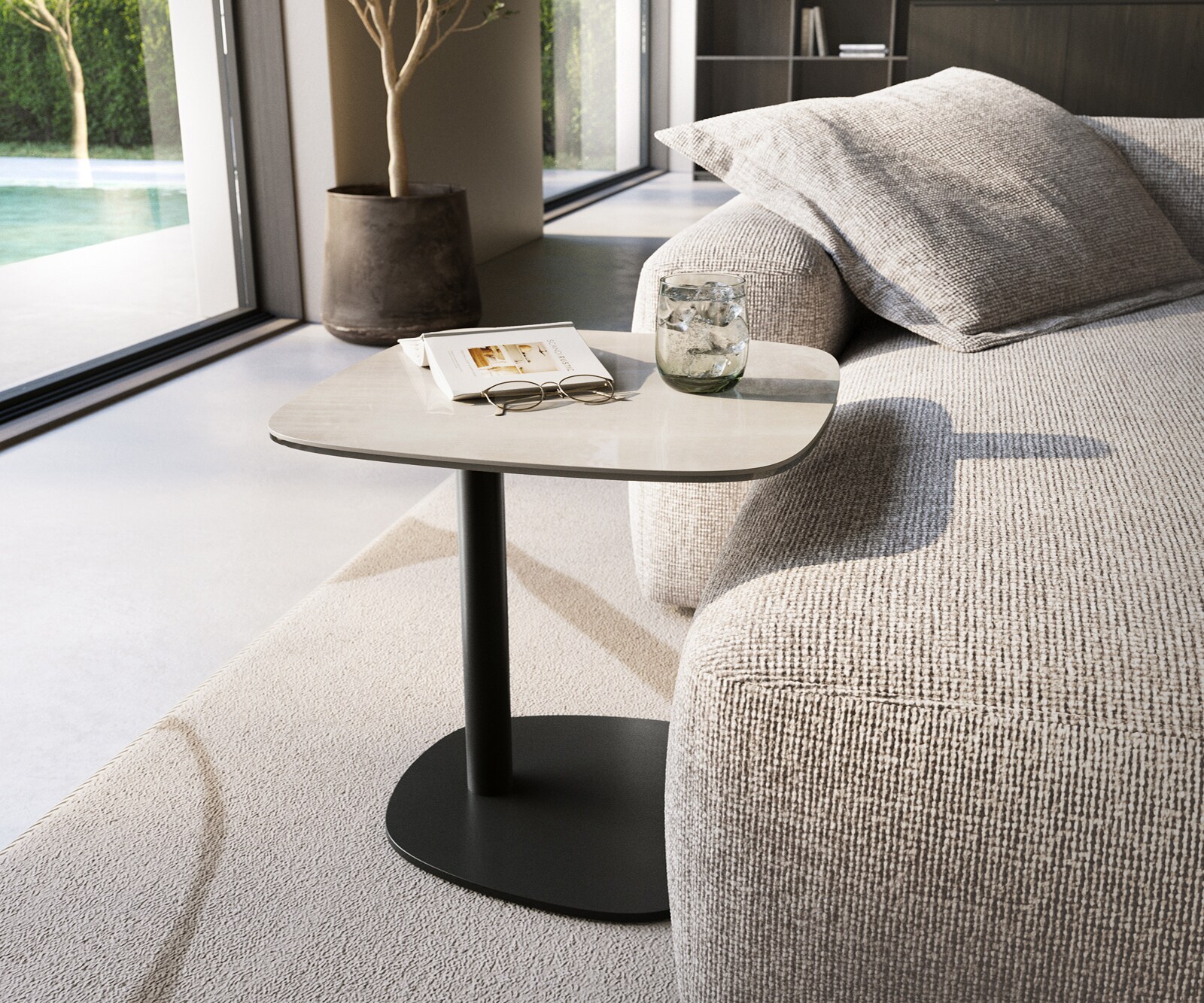 table d’appoint Edge forme bateau 50x50 cm céramique Onyx Champagne Eleny métal noir