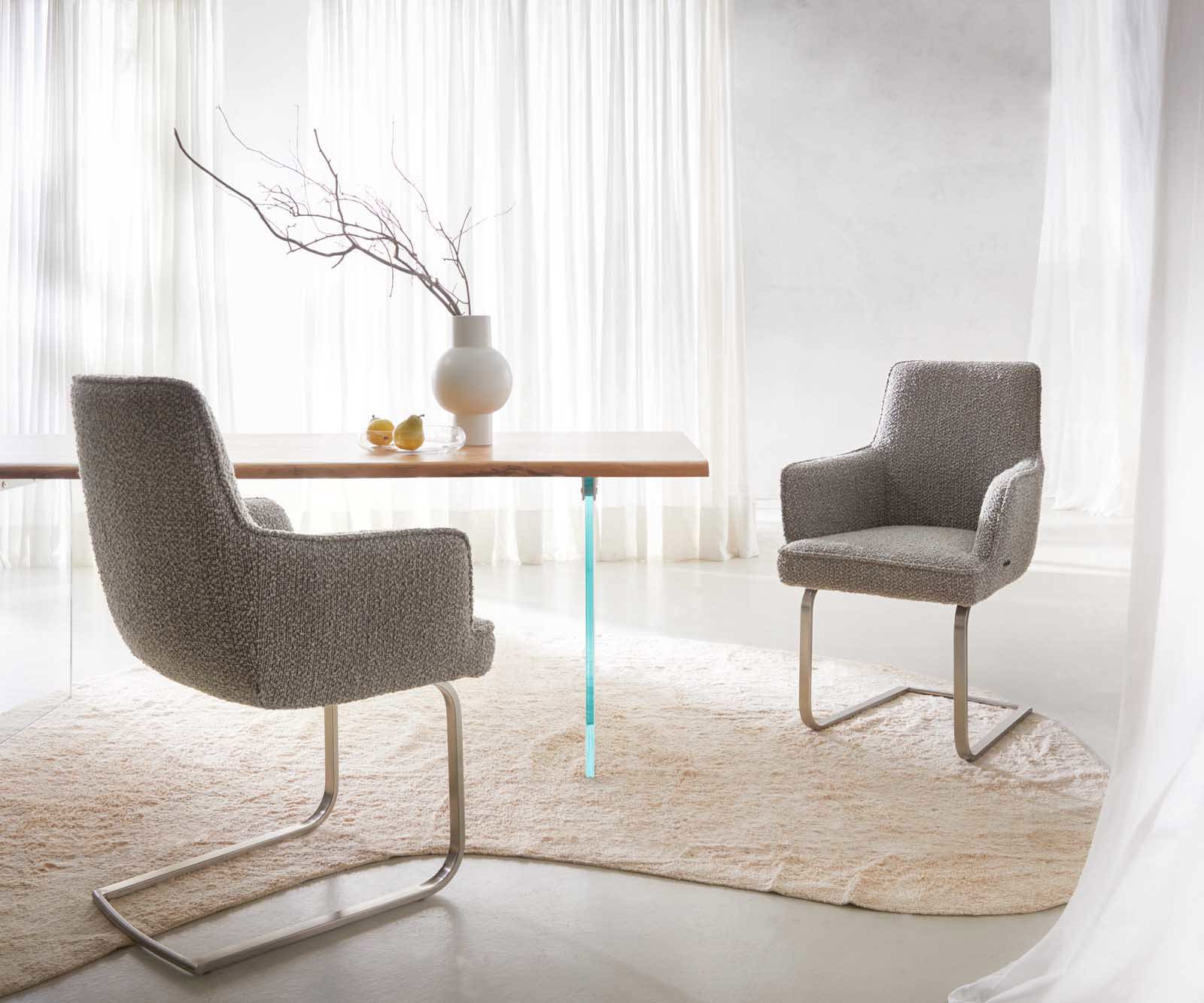 Cantilever Heira-Flex avec accoudoirs bouclé gris argenté pied cantilever plat acier inoxydable brossé ressorts ensachés 5 Cantilever Heira-Flex avec accoudoirs bouclé gris argenté pied cantilever plat acier inoxydable brossé ressorts ensachés 5