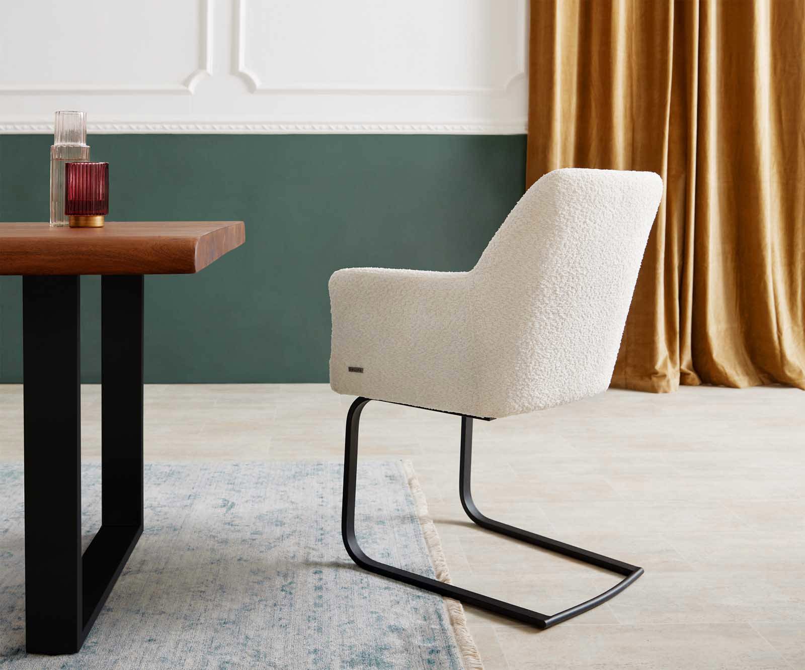 Cantilever Xana-Flex avec accoudoirs bouclé blanc pied cantilever plat noir ressorts ensachés 4 Cantilever Xana-Flex avec accoudoirs bouclé blanc pied cantilever plat noir ressorts ensachés 4