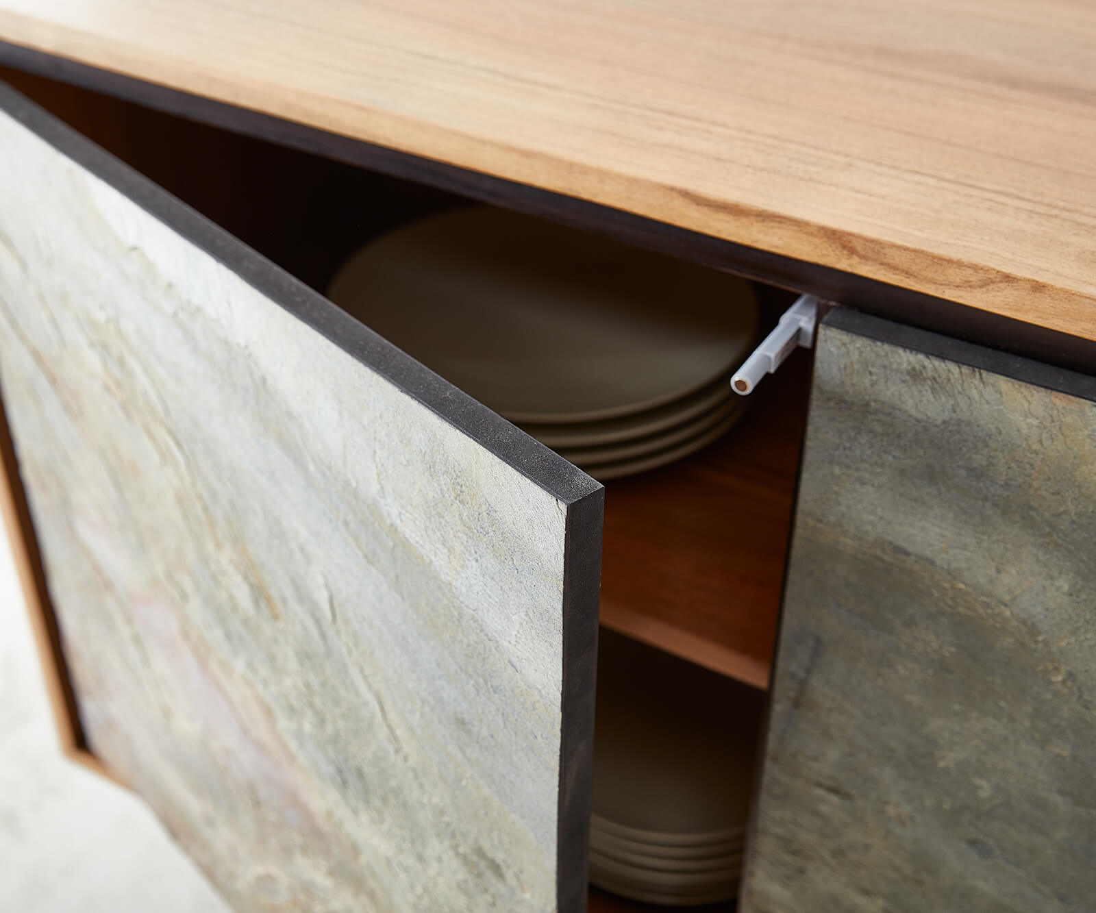 Buffet Juwelo 150 cm acacia nature avec placage de pierre  6